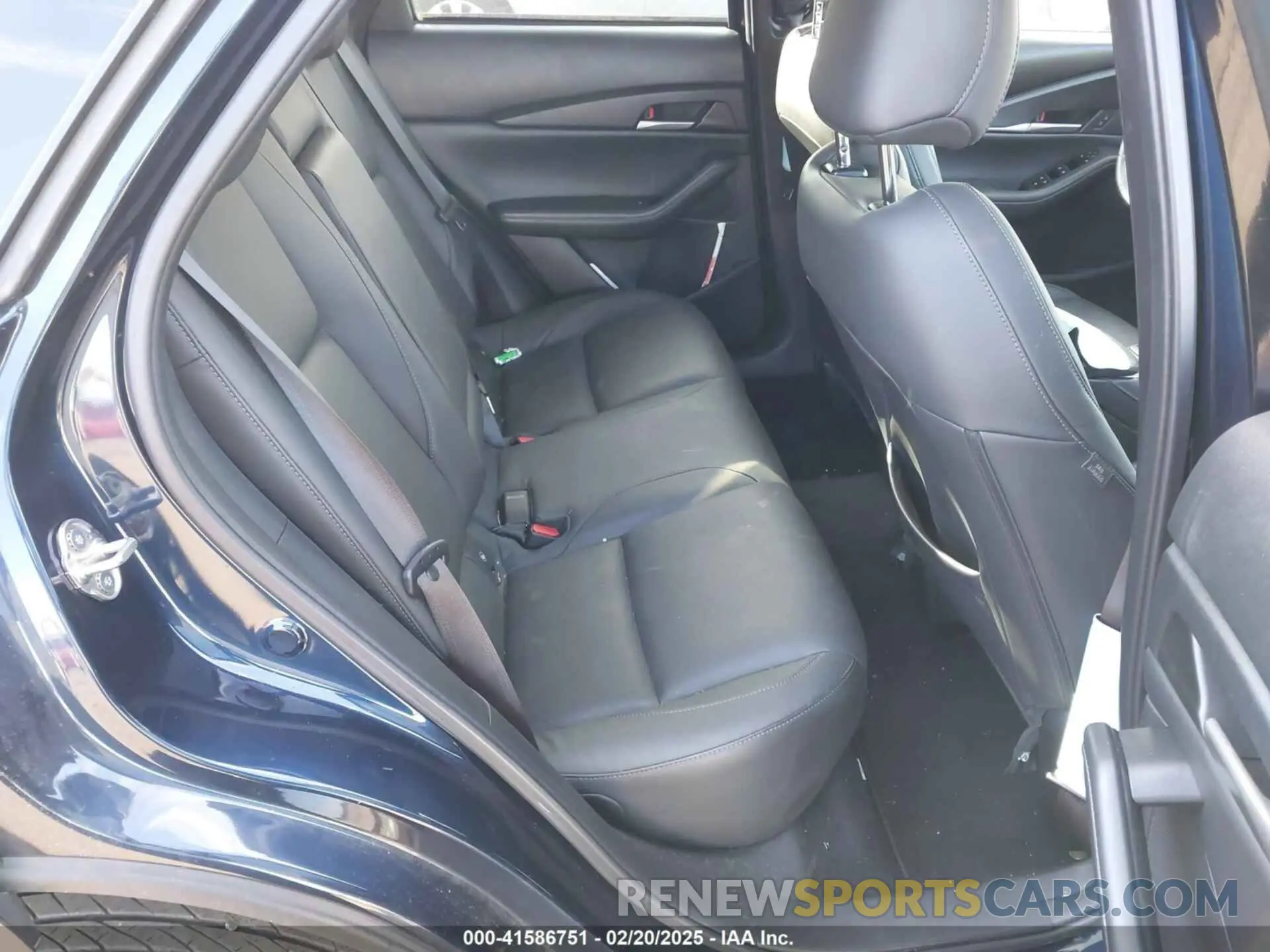 8 Photograph of a damaged car 3MVDMBBM2PM586062 MAZDA CX-30 2023