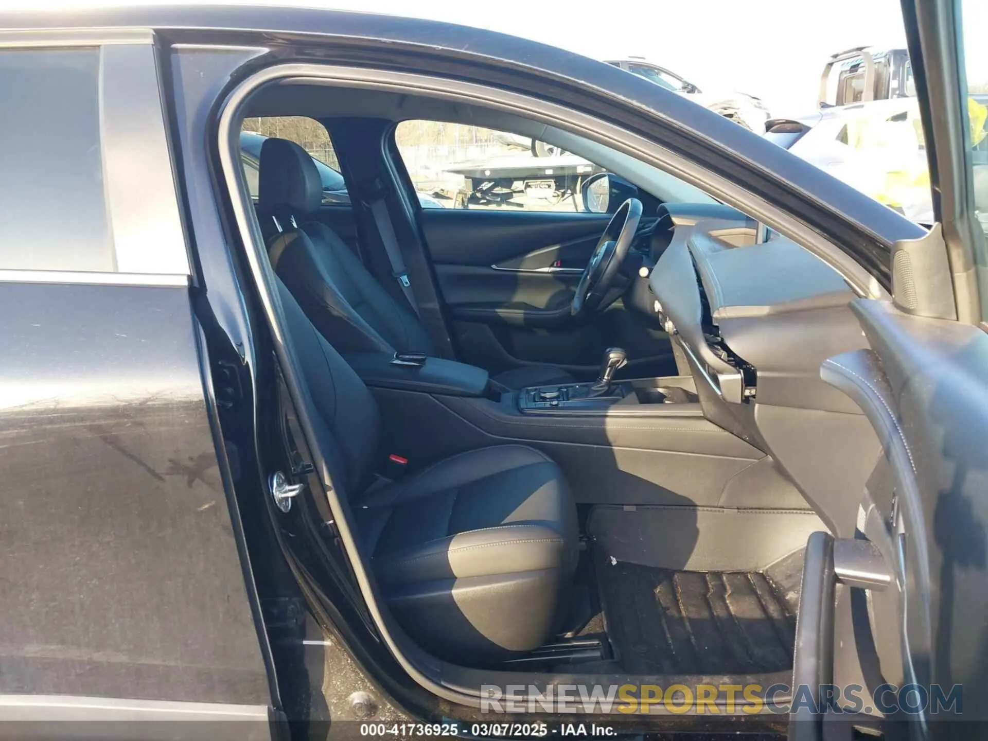 5 Photograph of a damaged car 3MVDMBBM3PM584854 MAZDA CX-30 2023