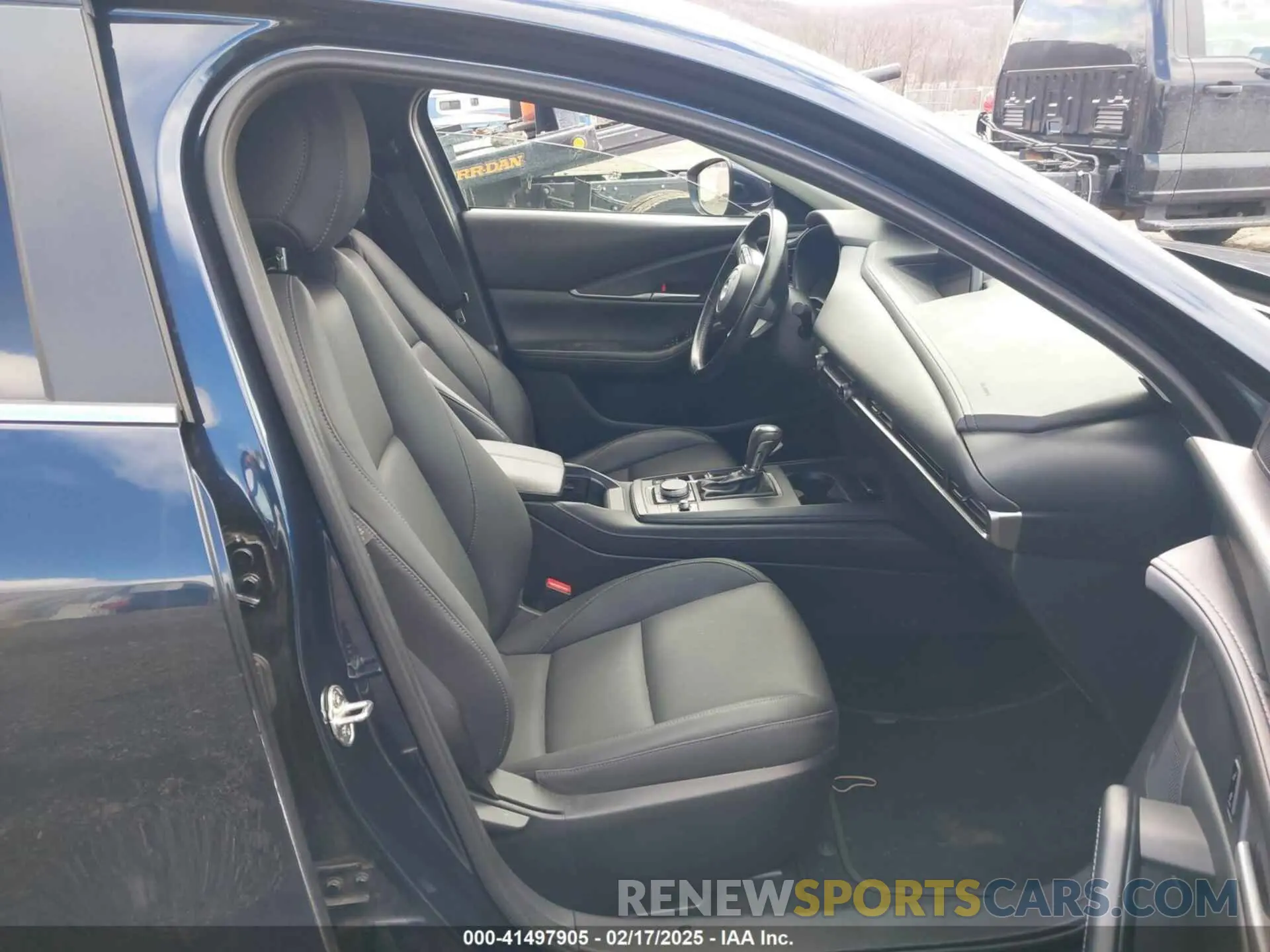 5 Photograph of a damaged car 3MVDMBBM4PM520127 MAZDA CX-30 2023