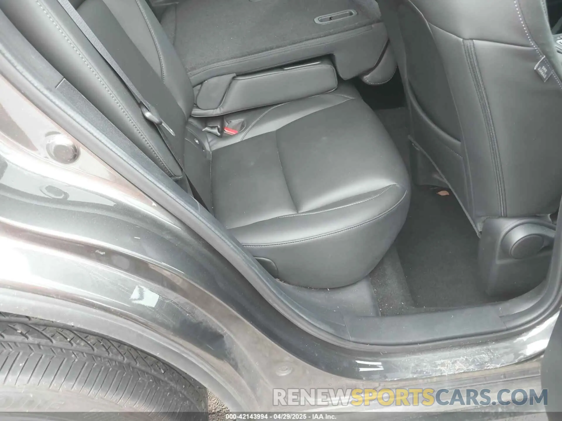 8 Photograph of a damaged car 3MVDMBBM6PM513793 MAZDA CX-30 2023