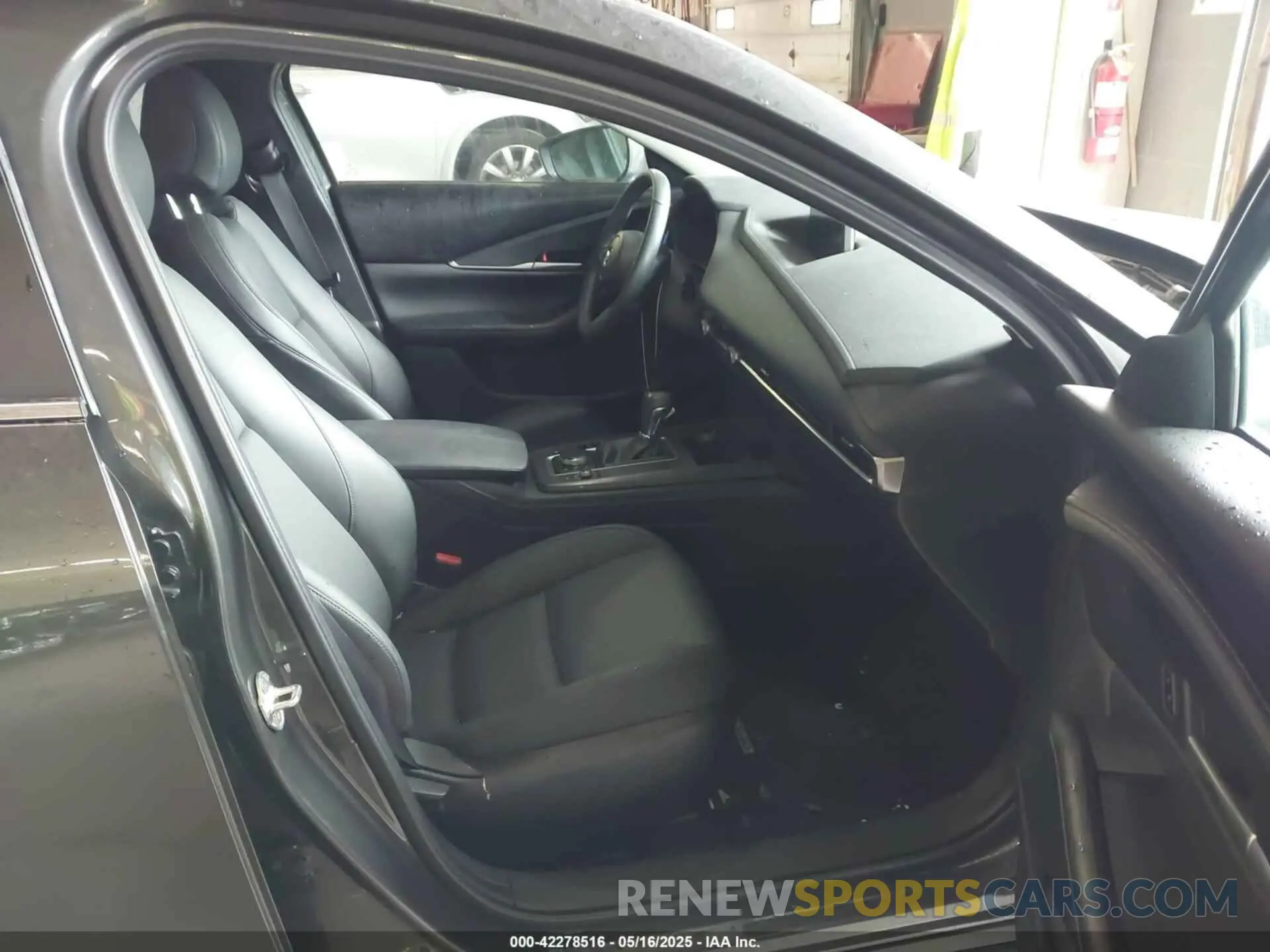 5 Photograph of a damaged car 3MVDMBBM6PM575551 MAZDA CX-30 2023