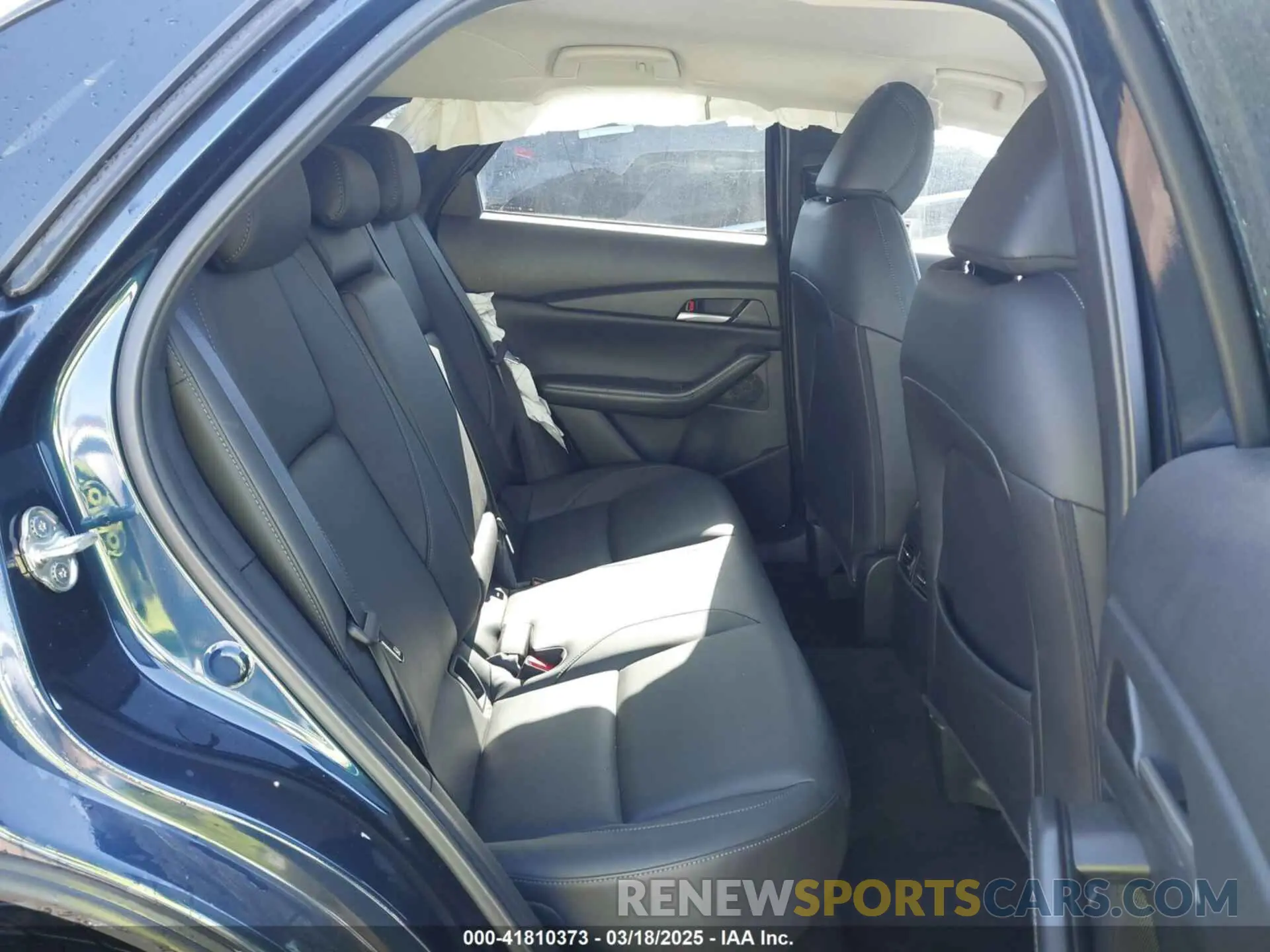 8 Photograph of a damaged car 3MVDMBBM8PM577933 MAZDA CX-30 2023