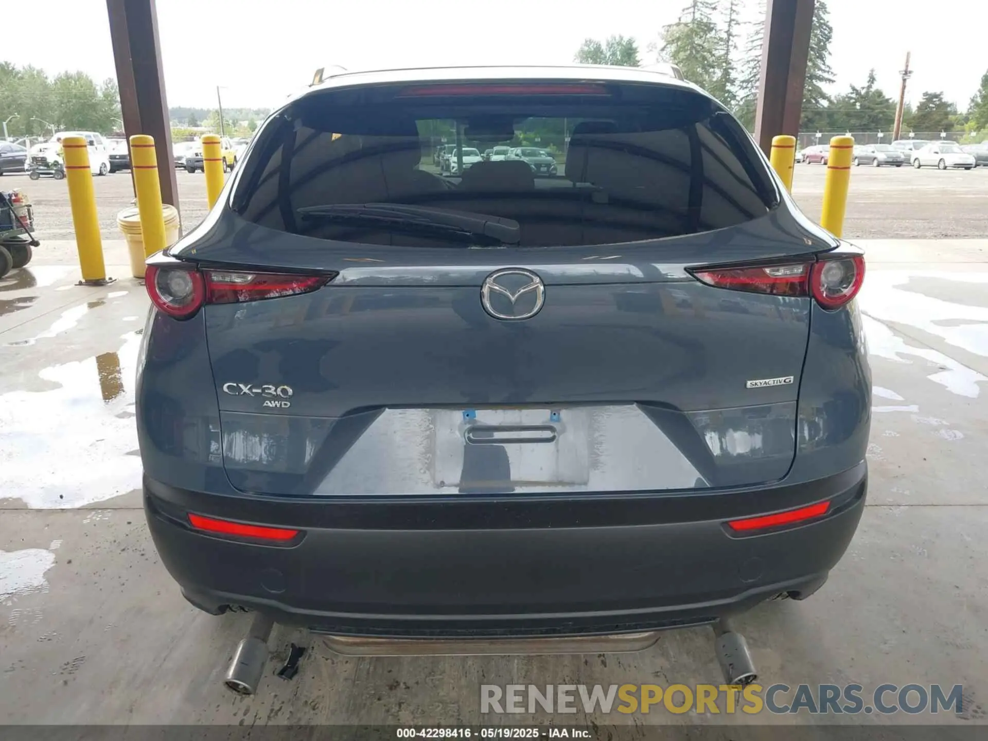 17 Photograph of a damaged car 3MVDMBCM1PM558865 MAZDA CX-30 2023