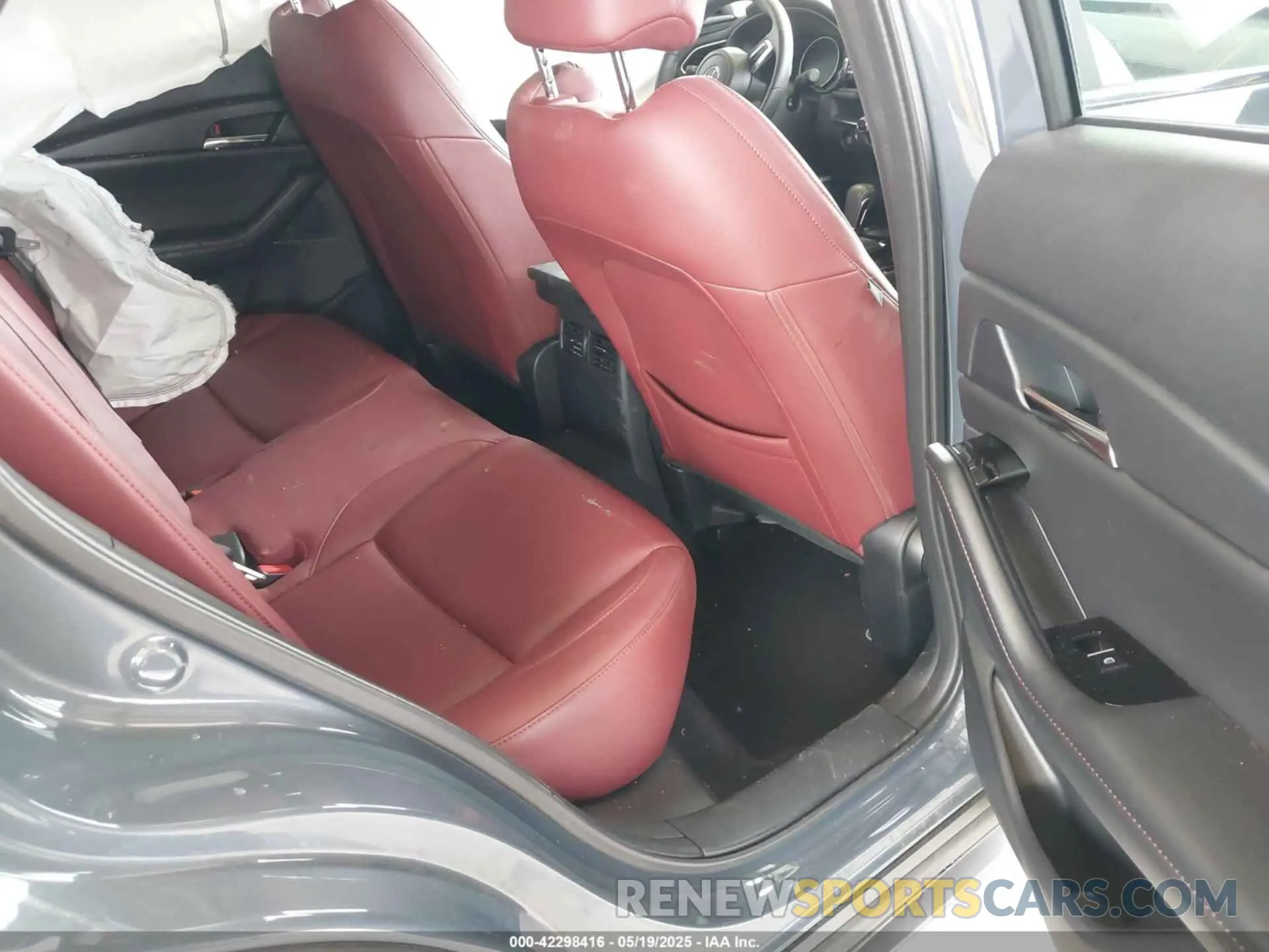 8 Photograph of a damaged car 3MVDMBCM1PM558865 MAZDA CX-30 2023