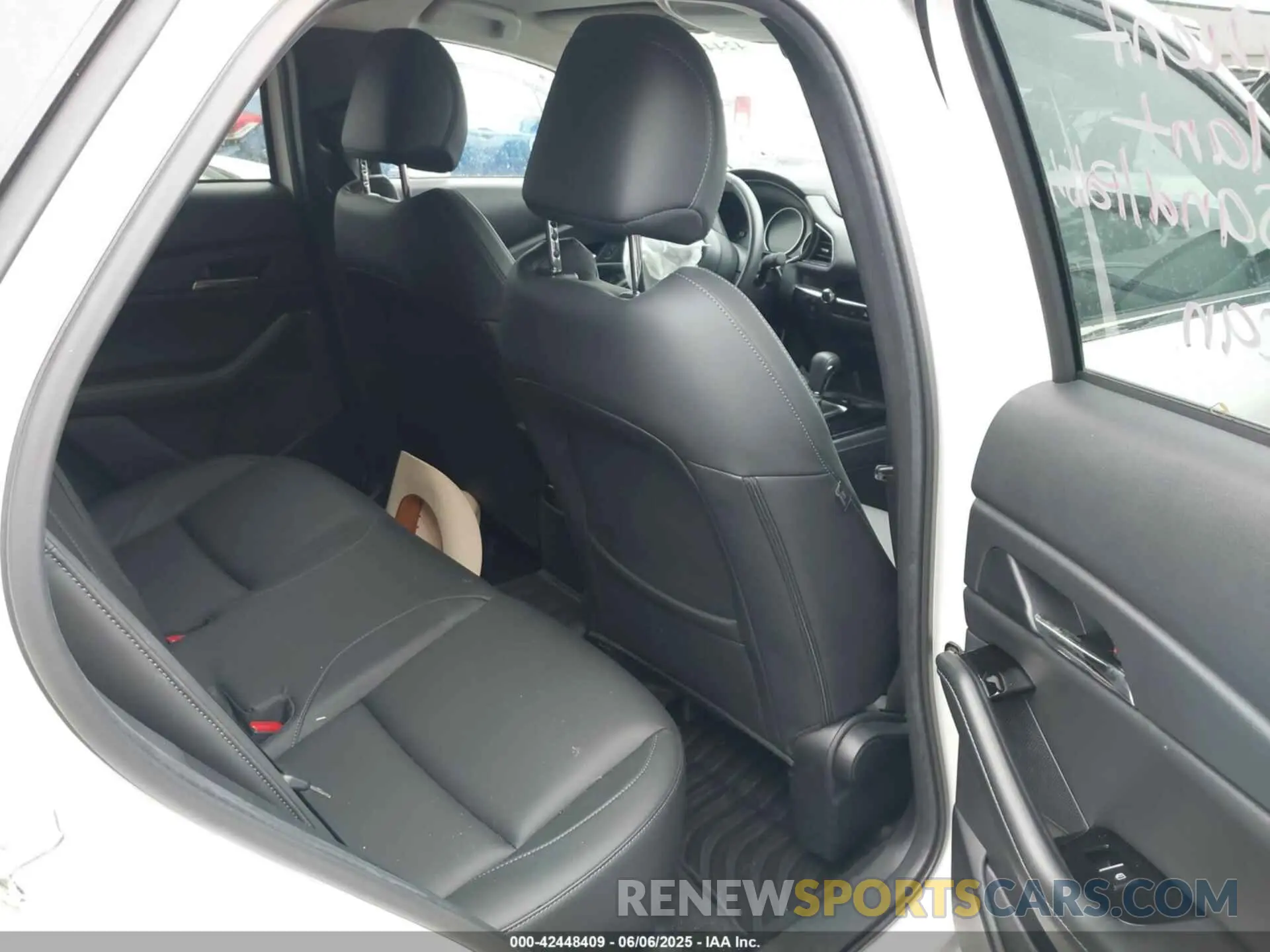 8 Photograph of a damaged car 3MVDMBCM2PM562939 MAZDA CX-30 2023