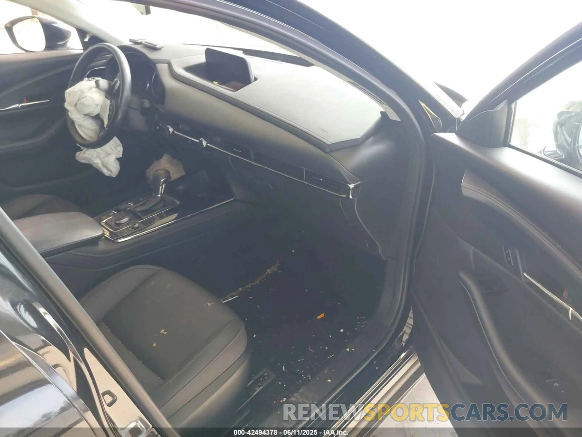 5 Photograph of a damaged car 3MVDMBCM8PM569152 MAZDA CX-30 2023