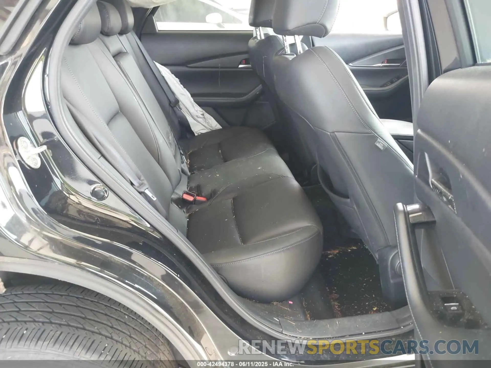 8 Photograph of a damaged car 3MVDMBCM8PM569152 MAZDA CX-30 2023