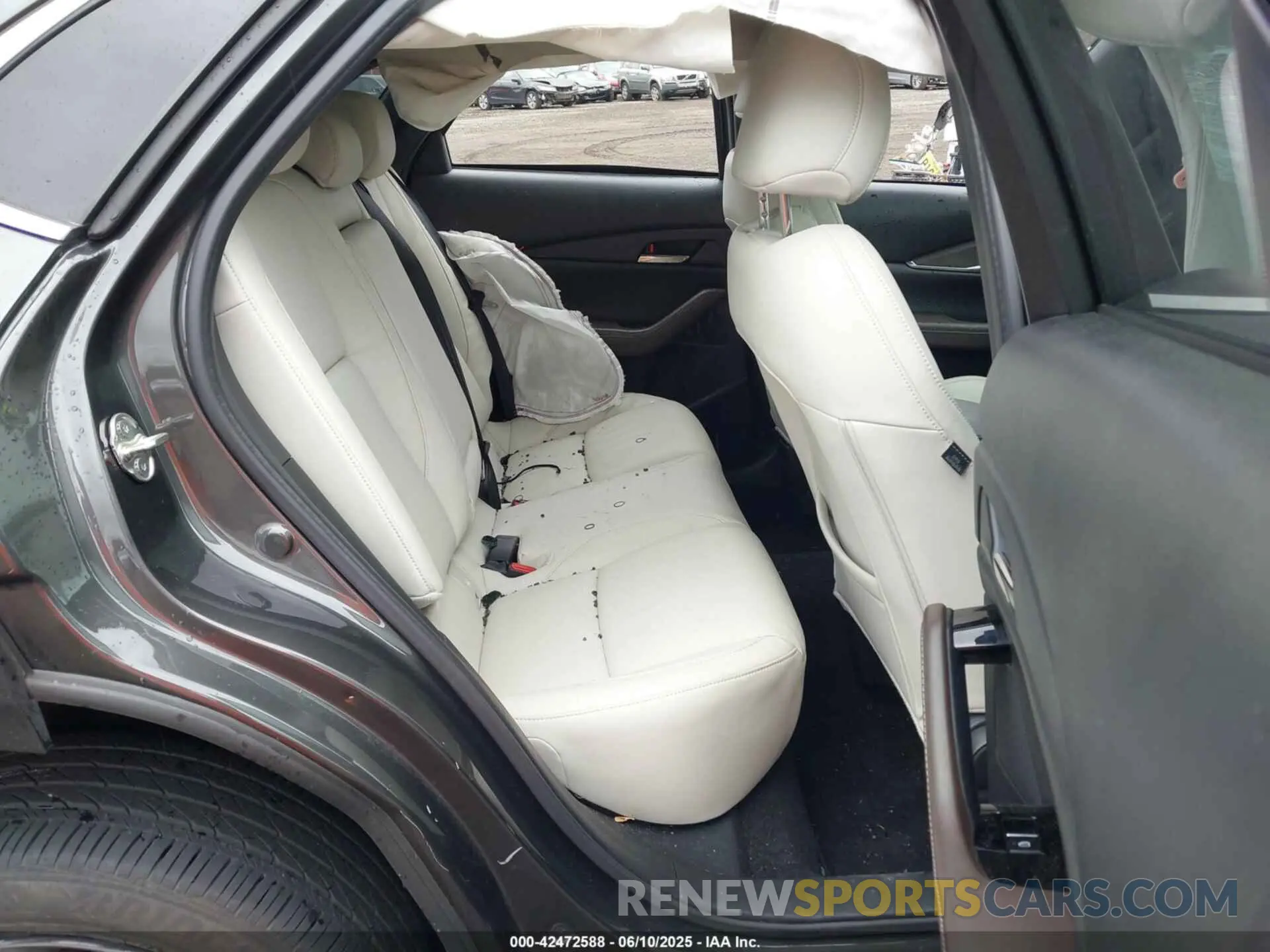 8 Photograph of a damaged car 3MVDMBDM9PM570034 MAZDA CX-30 2023