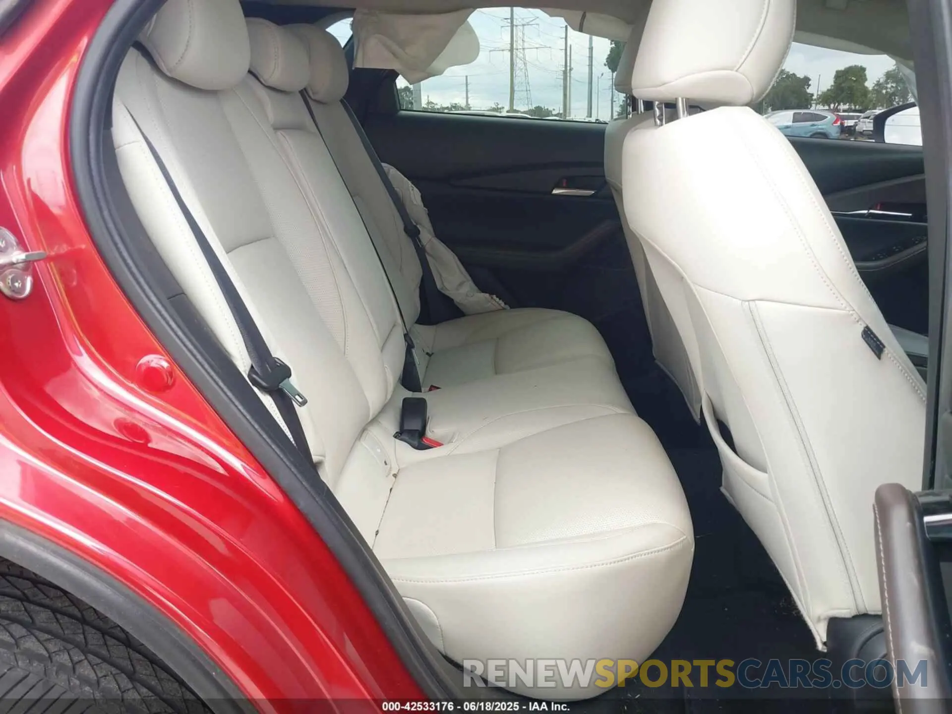 8 Photograph of a damaged car 3MVDMBDY3PM507398 MAZDA CX-30 2023