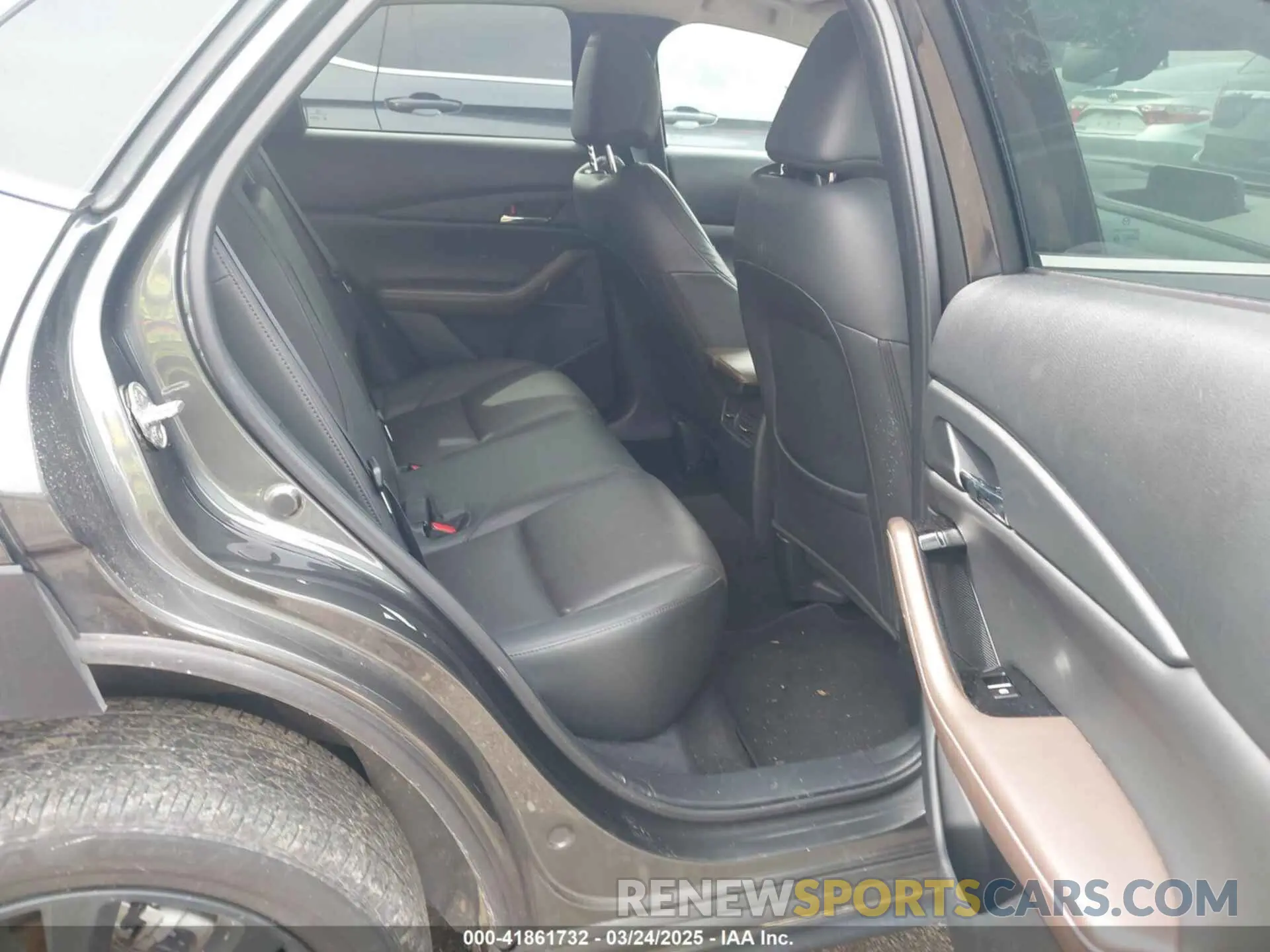 8 Photograph of a damaged car 3MVDMBEY0PM543788 MAZDA CX-30 2023