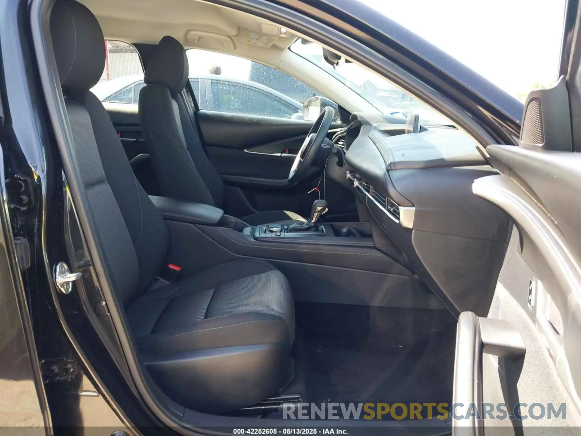 5 Photograph of a damaged car 3MVDMBAM1RM694175 MAZDA CX-30 2024