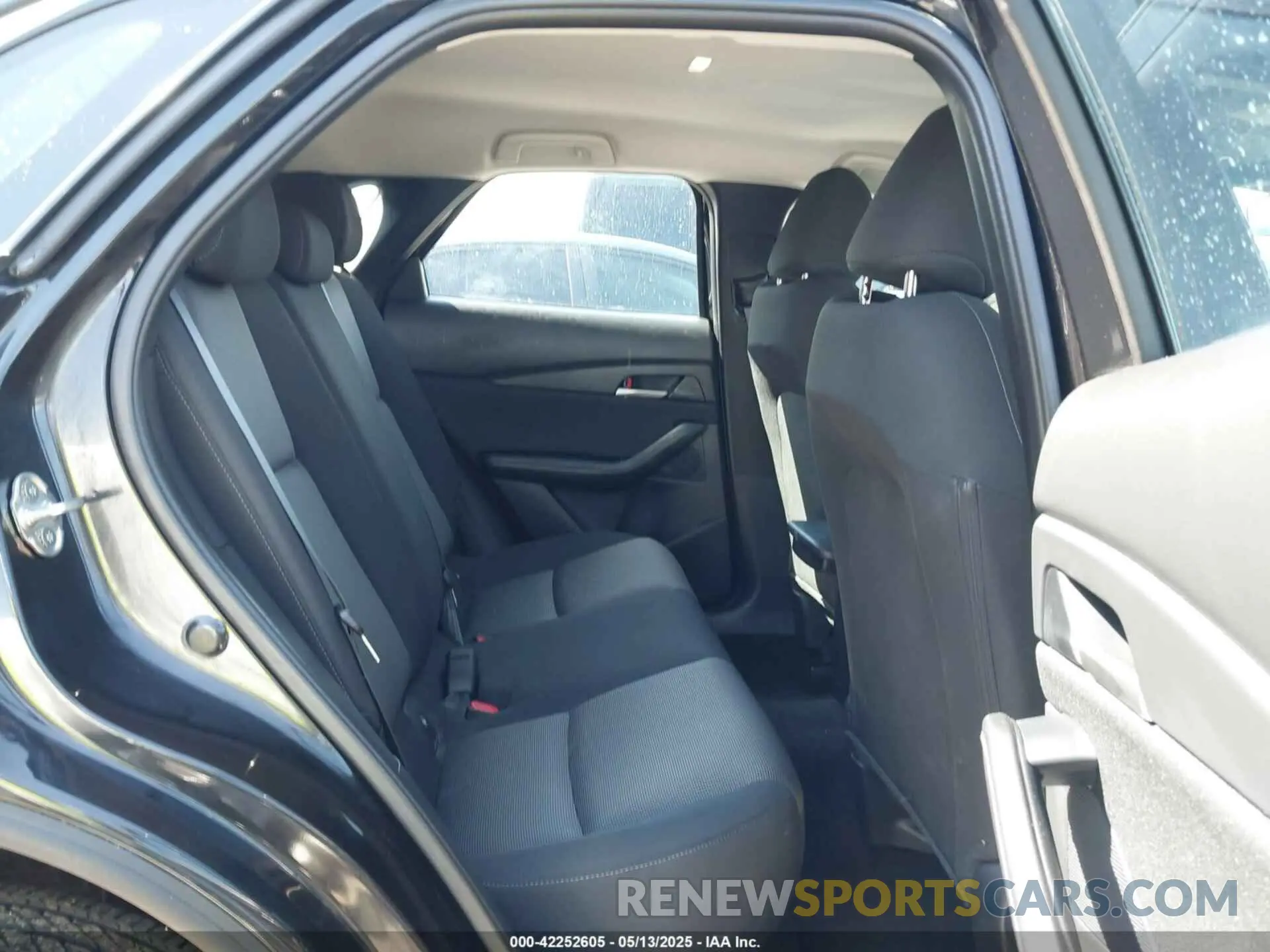 8 Photograph of a damaged car 3MVDMBAM1RM694175 MAZDA CX-30 2024