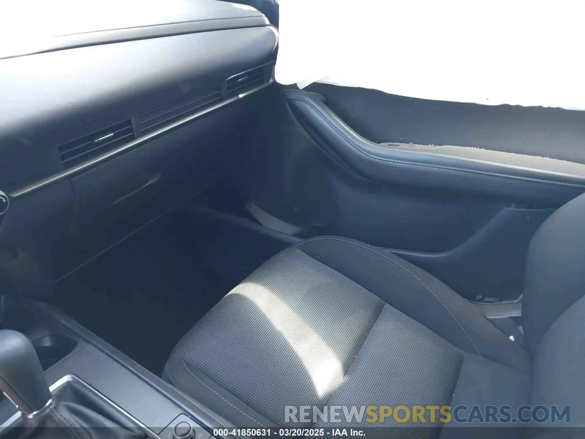 5 Photograph of a damaged car 3MVDMBAM5RM706540 MAZDA CX-30 2024