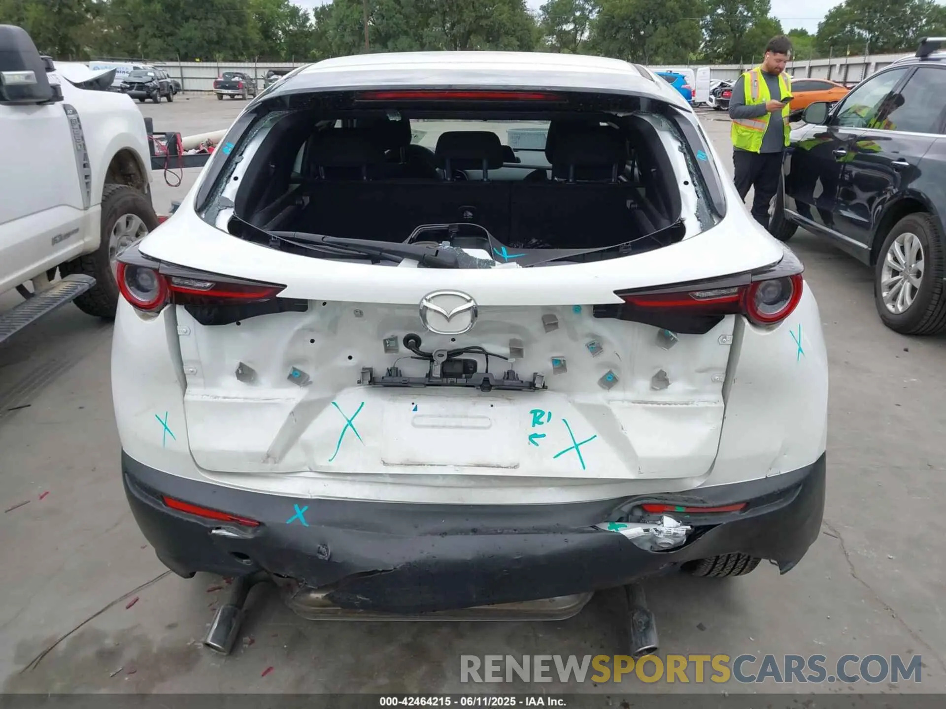 16 Photograph of a damaged car 3MVDMBAM8RM675588 MAZDA CX-30 2024