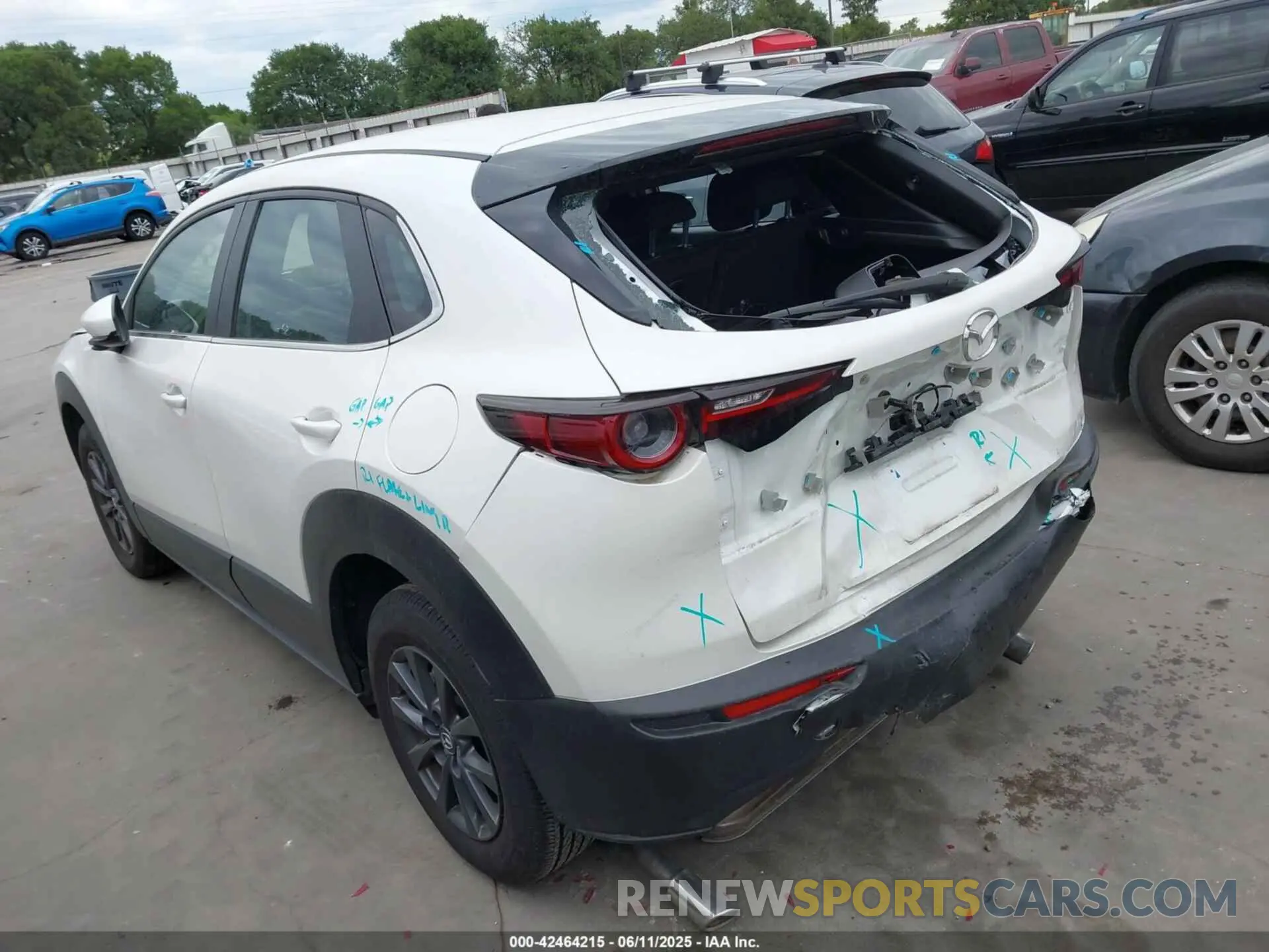 3 Photograph of a damaged car 3MVDMBAM8RM675588 MAZDA CX-30 2024