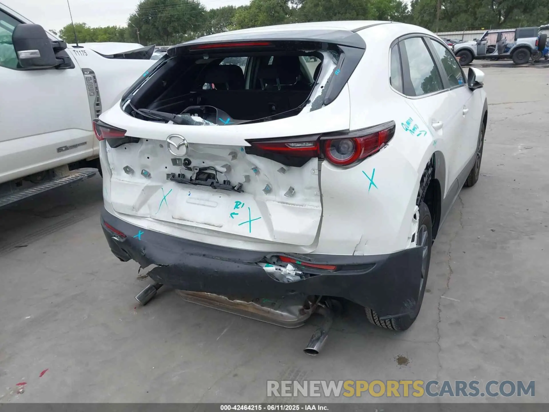6 Photograph of a damaged car 3MVDMBAM8RM675588 MAZDA CX-30 2024