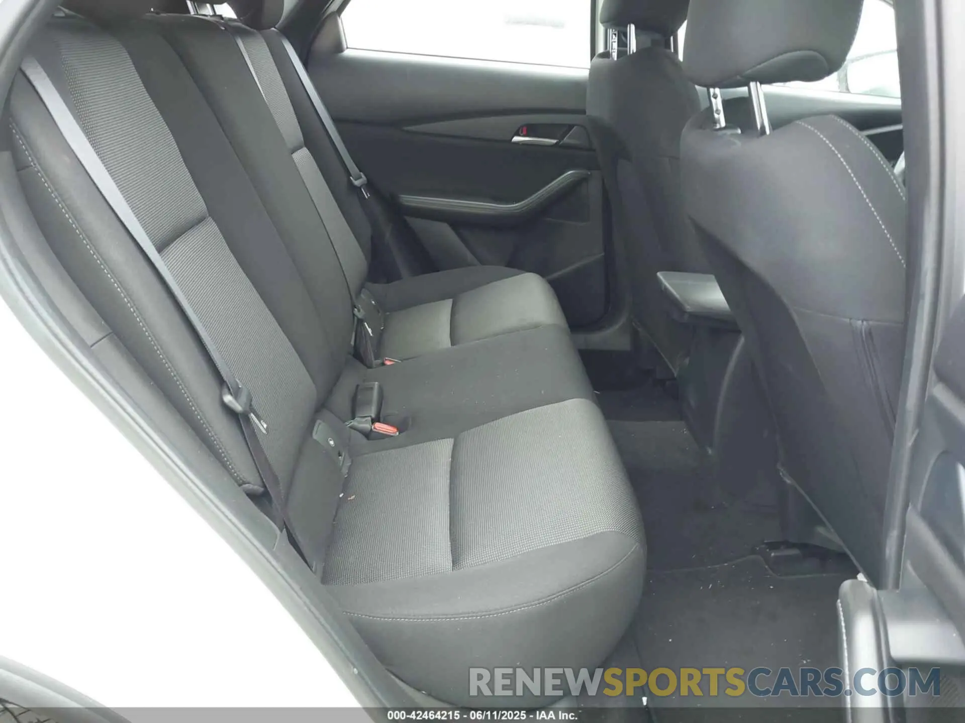 8 Photograph of a damaged car 3MVDMBAM8RM675588 MAZDA CX-30 2024