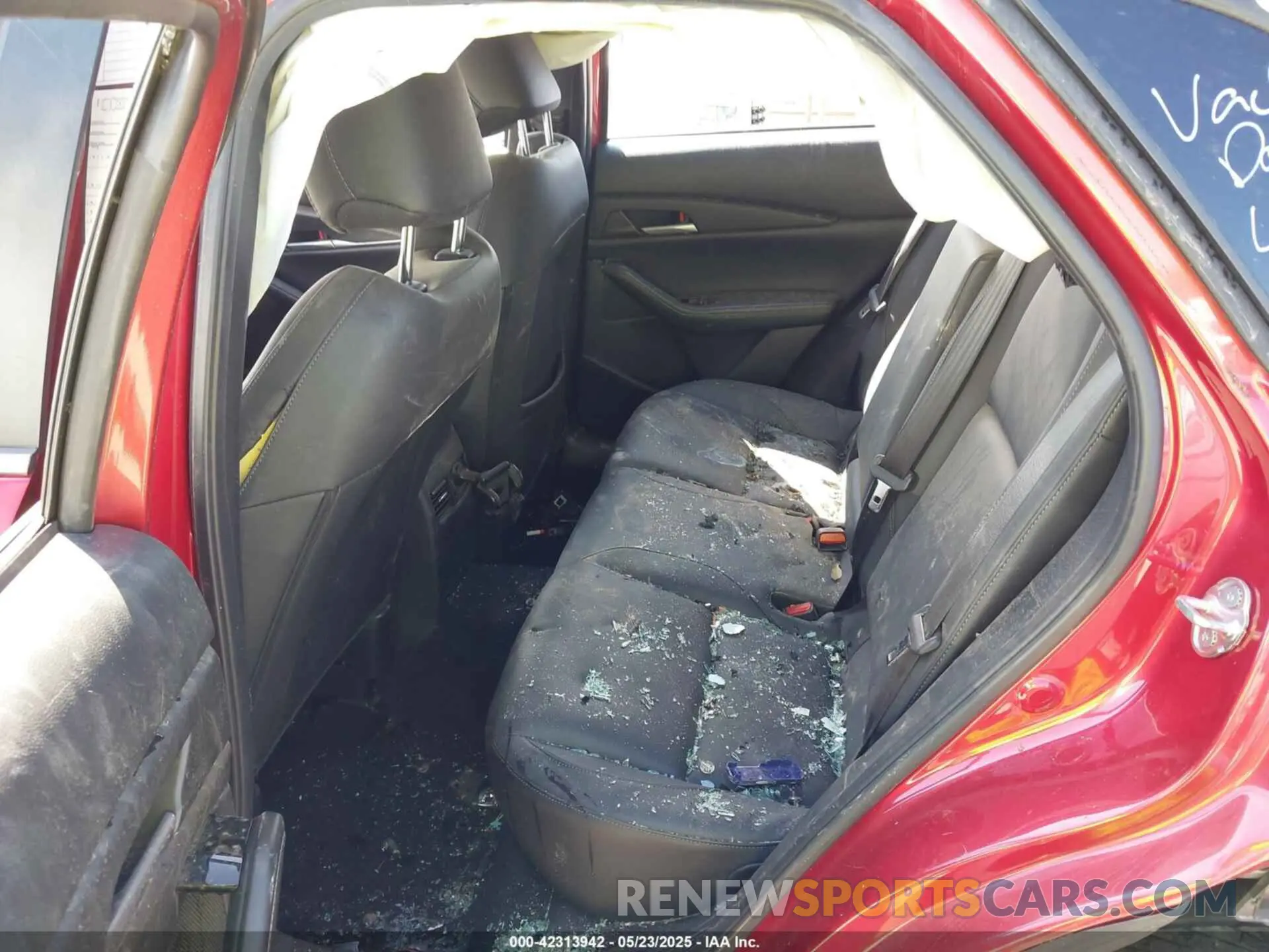8 Photograph of a damaged car 3MVDMBBM0RM636296 MAZDA CX-30 2024