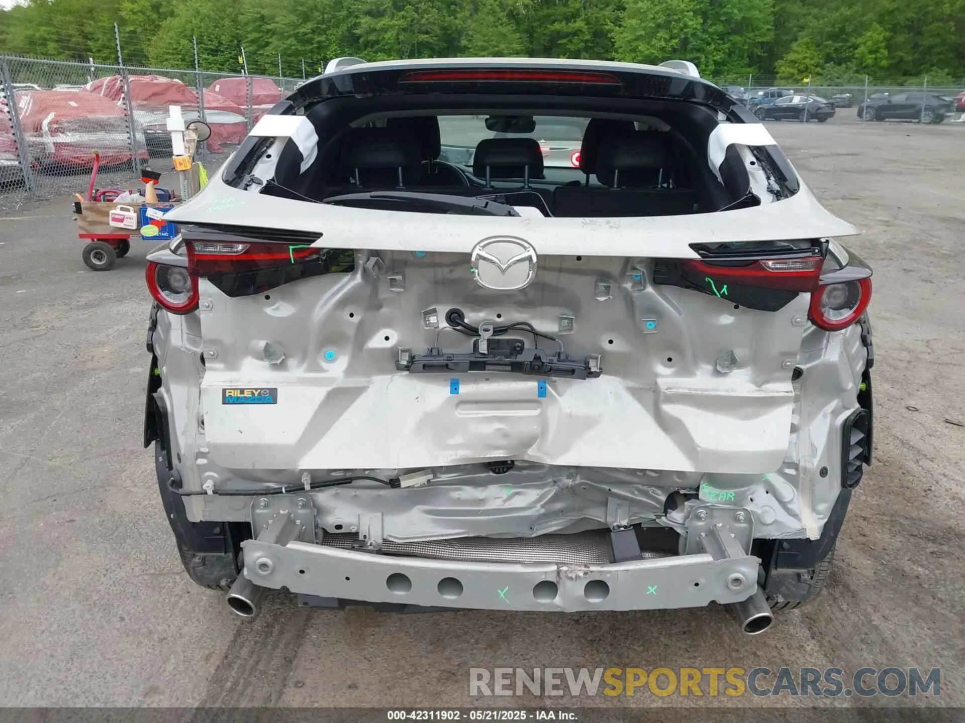 16 Photograph of a damaged car 3MVDMBBM1RM655178 MAZDA CX-30 2024