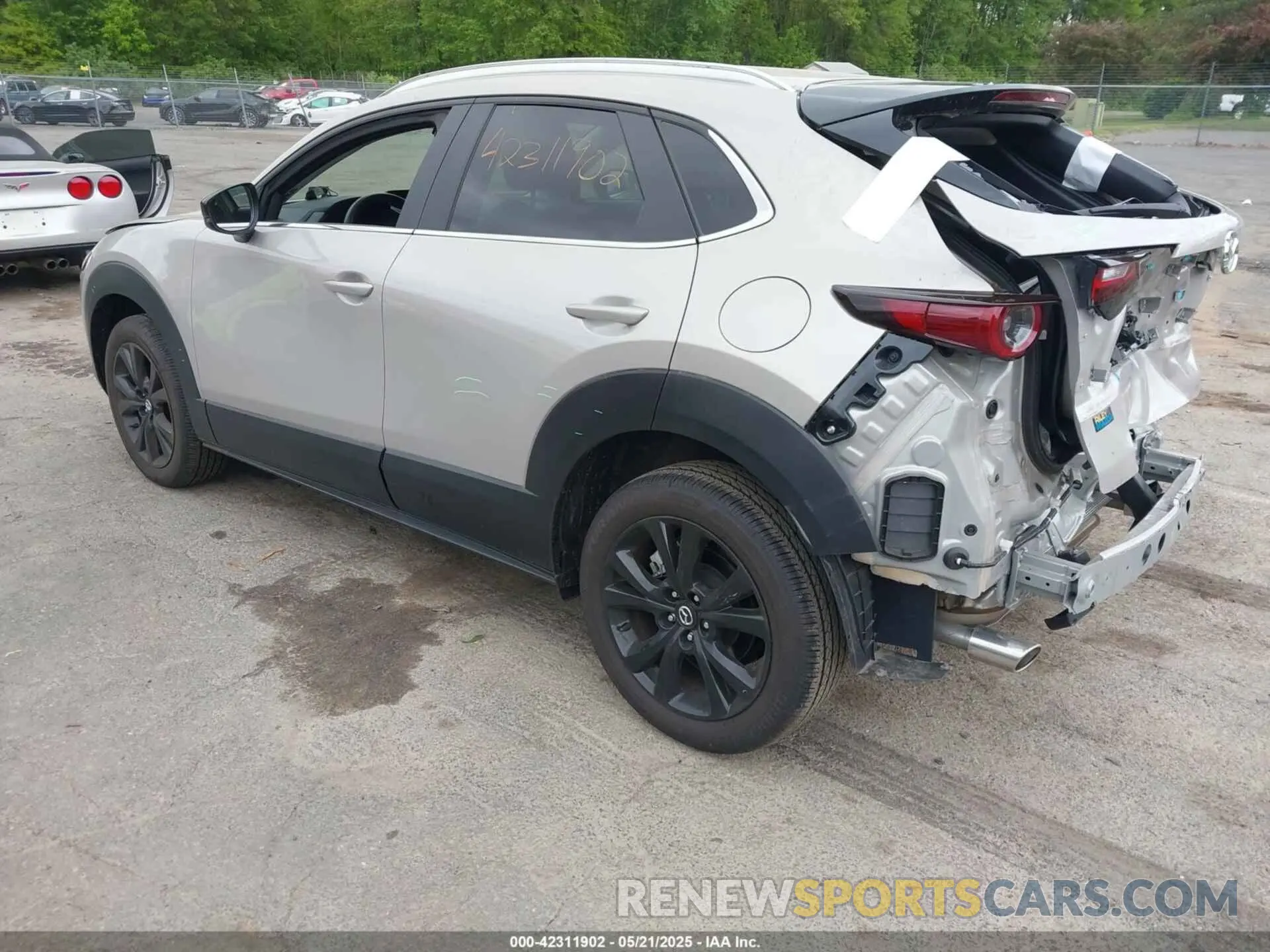 3 Photograph of a damaged car 3MVDMBBM1RM655178 MAZDA CX-30 2024
