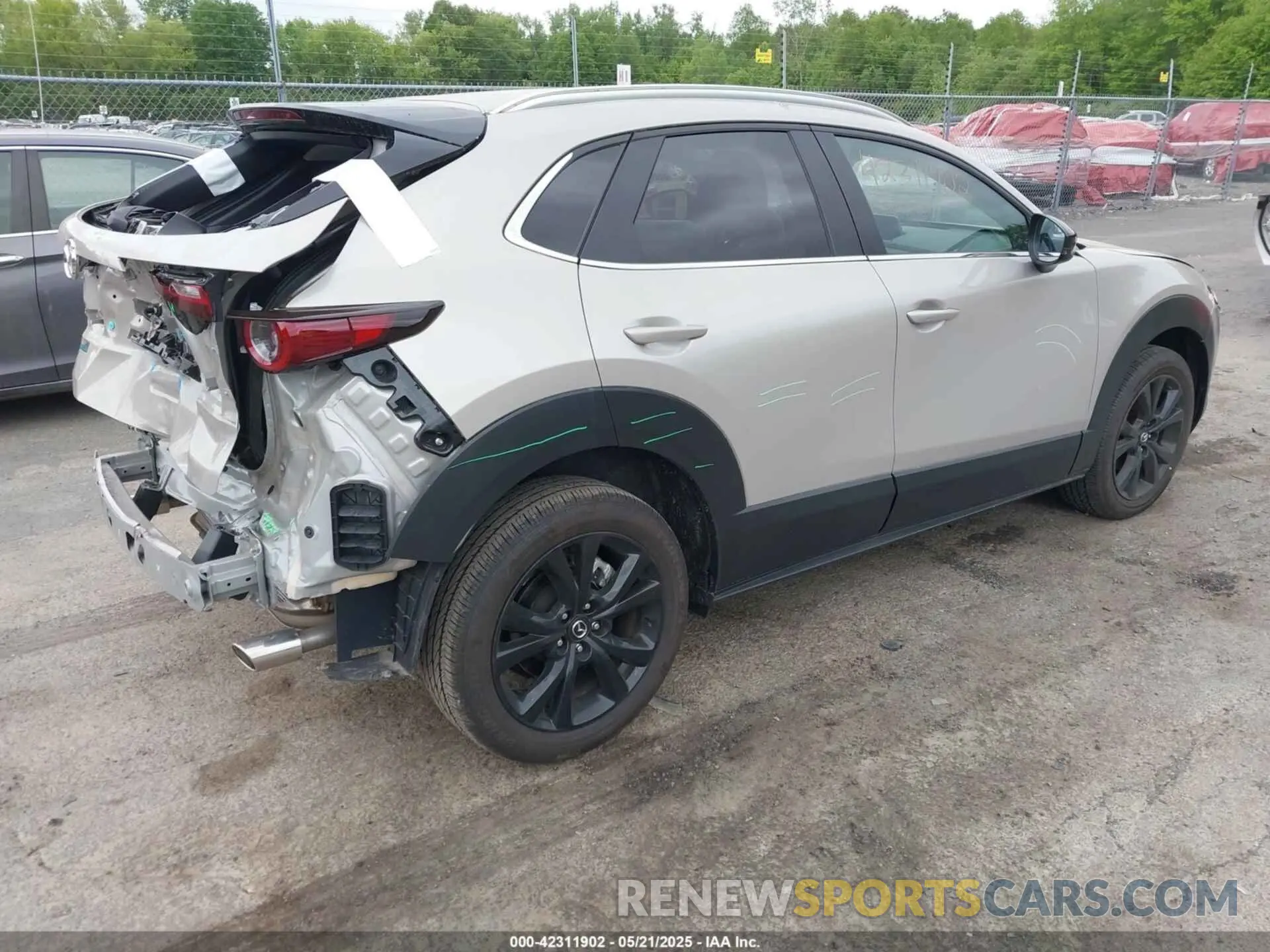 4 Photograph of a damaged car 3MVDMBBM1RM655178 MAZDA CX-30 2024