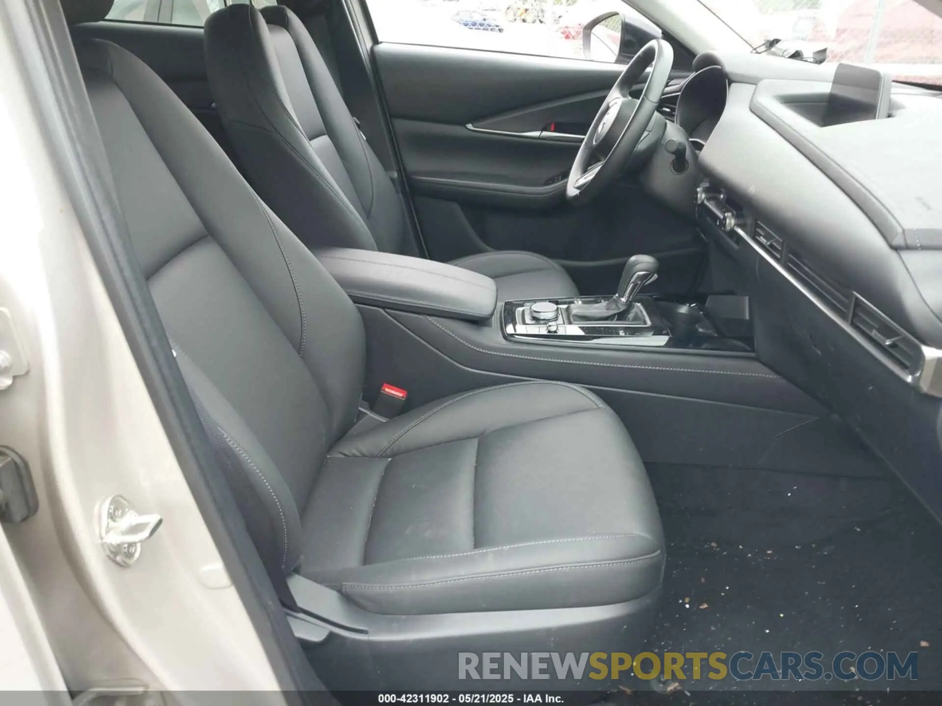 5 Photograph of a damaged car 3MVDMBBM1RM655178 MAZDA CX-30 2024