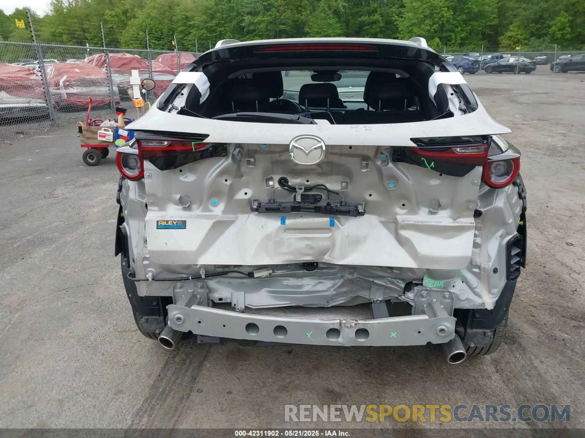 6 Photograph of a damaged car 3MVDMBBM1RM655178 MAZDA CX-30 2024