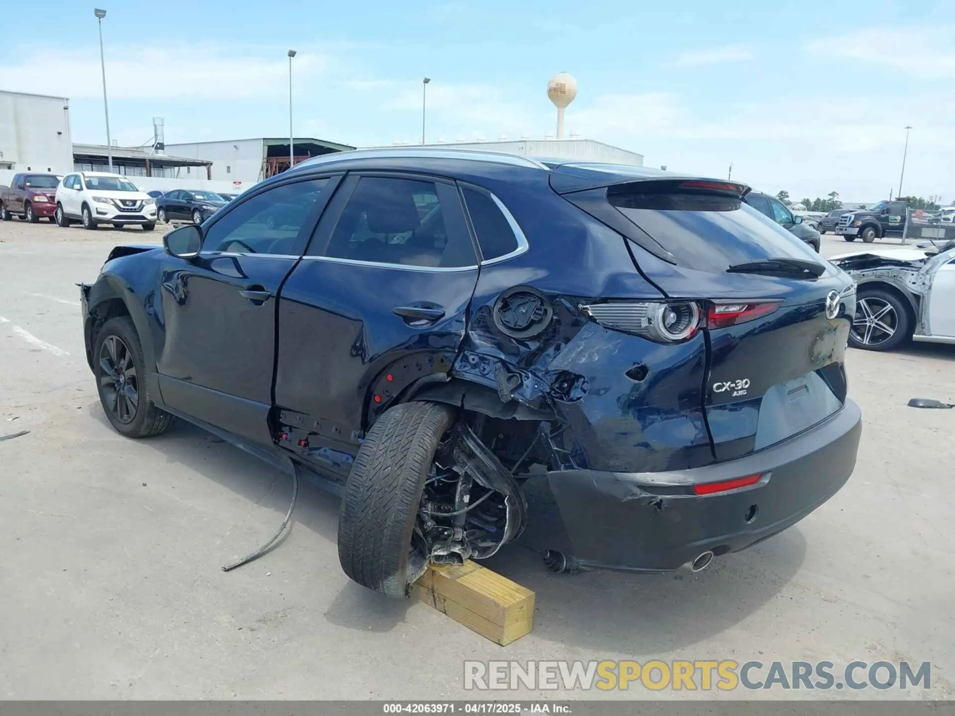 3 Photograph of a damaged car 3MVDMBBM1RM655682 MAZDA CX-30 2024