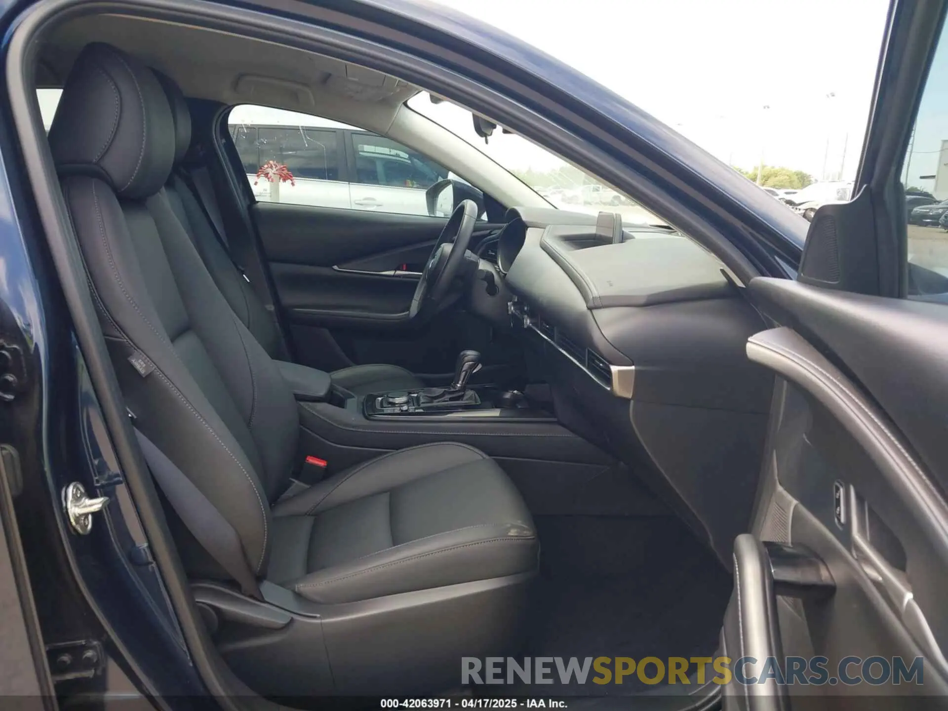 5 Photograph of a damaged car 3MVDMBBM1RM655682 MAZDA CX-30 2024