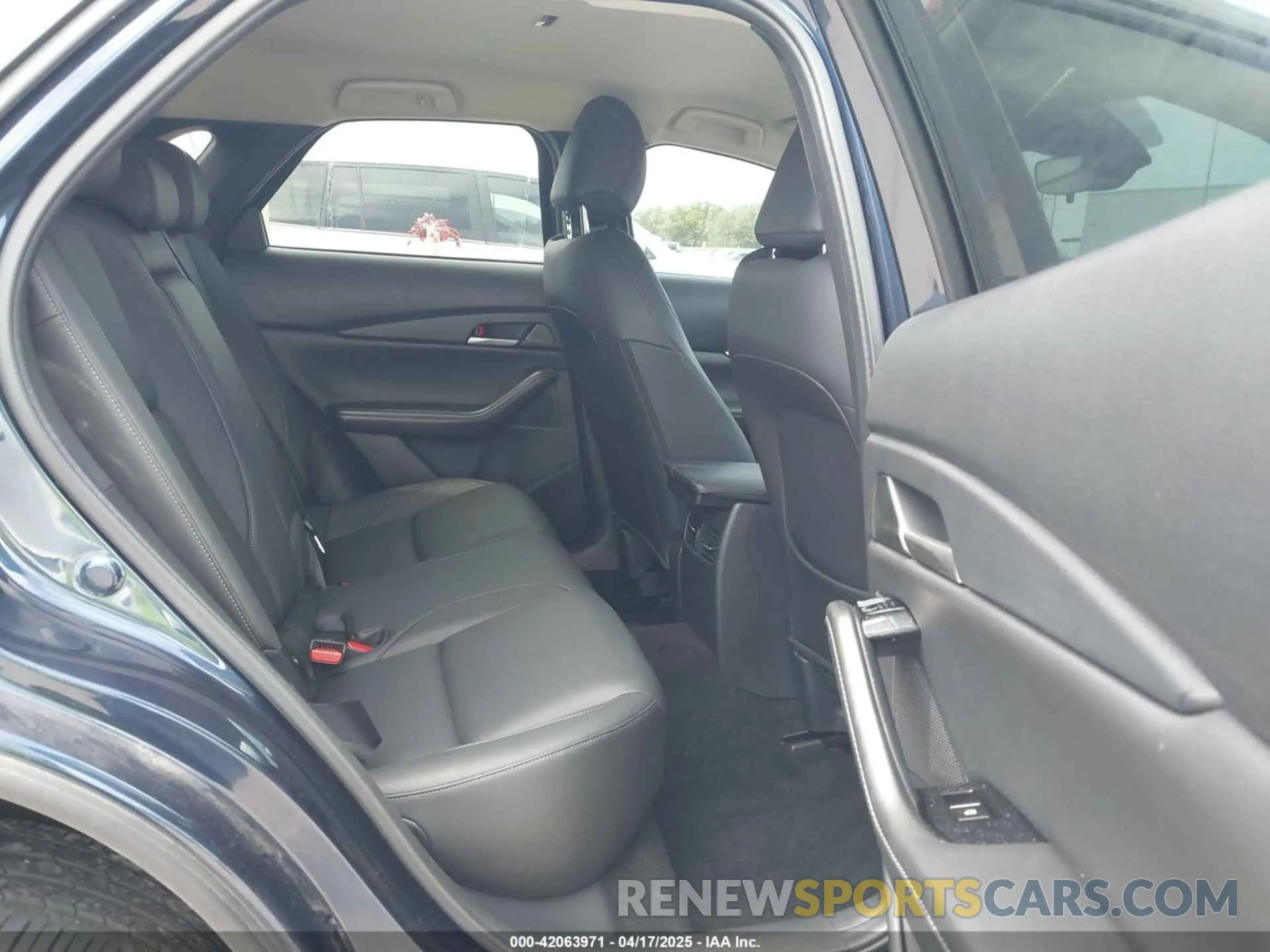 8 Photograph of a damaged car 3MVDMBBM1RM655682 MAZDA CX-30 2024