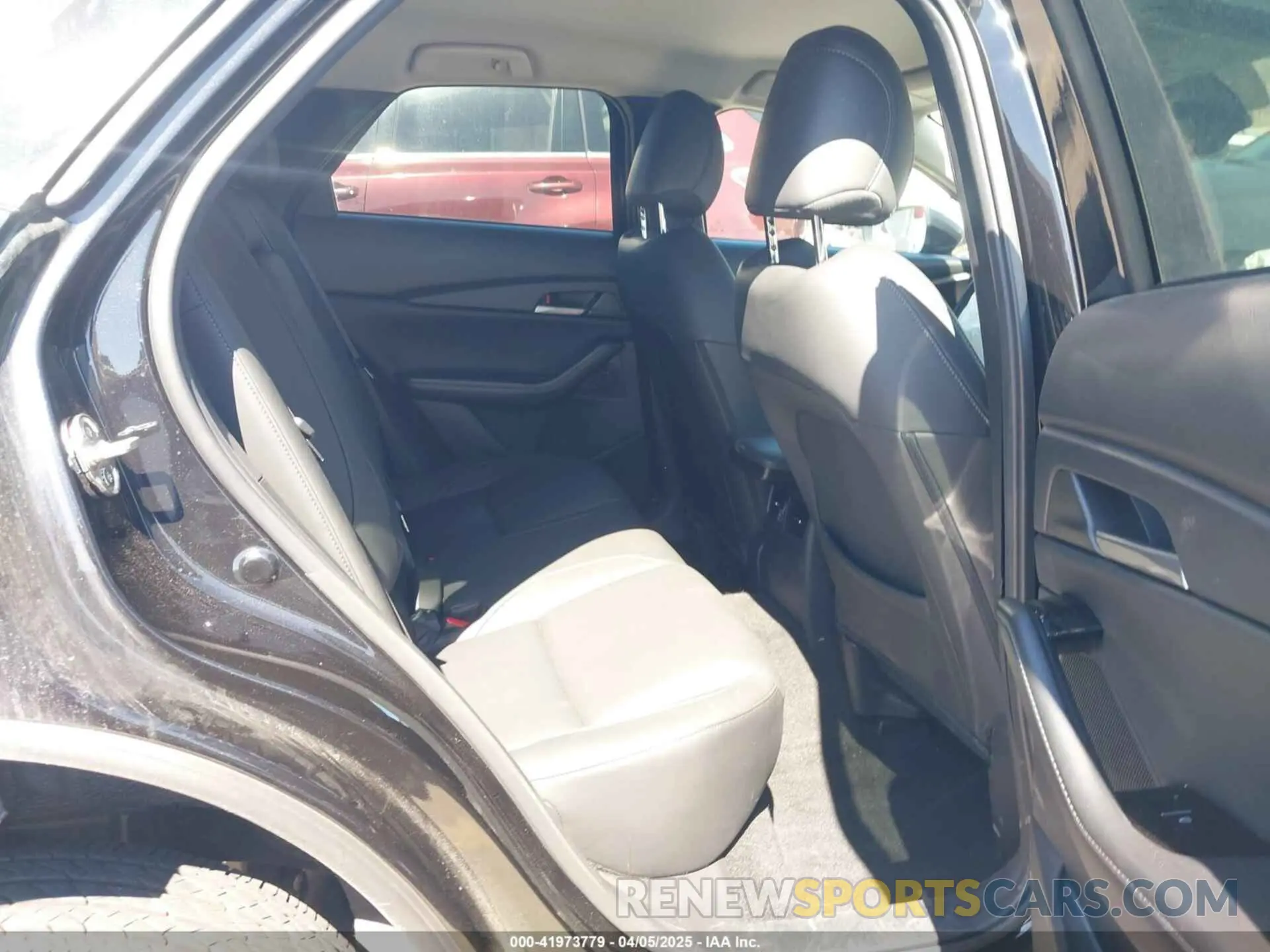 8 Photograph of a damaged car 3MVDMBBM1RM721342 MAZDA CX-30 2024