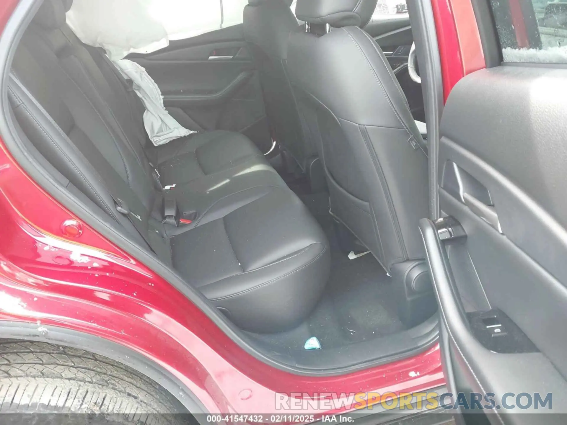 8 Photograph of a damaged car 3MVDMBBM2RM626546 MAZDA CX-30 2024