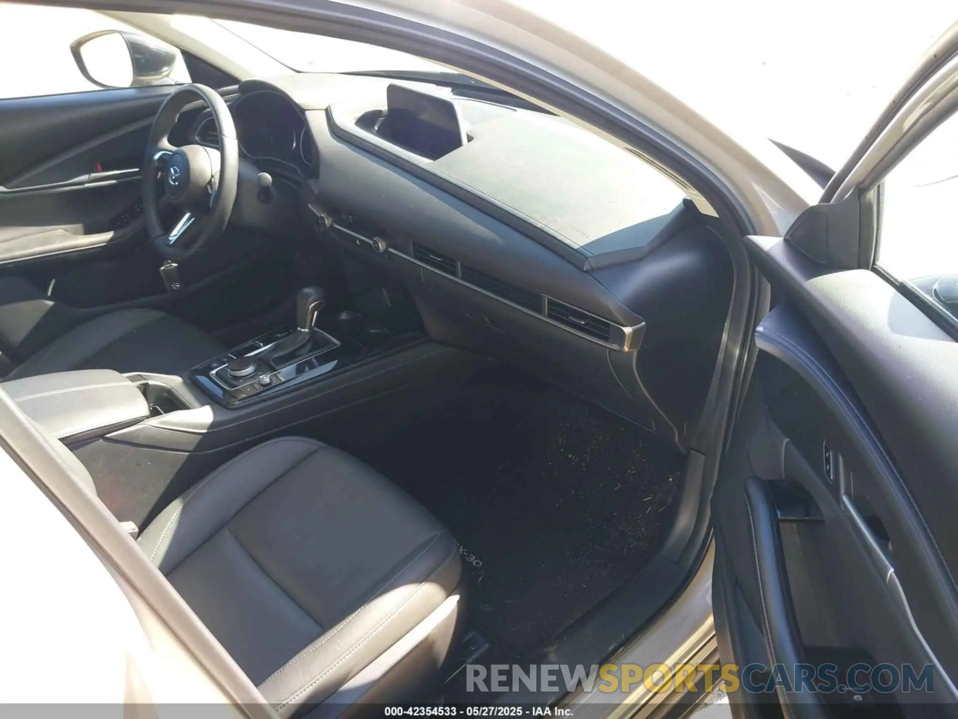 5 Photograph of a damaged car 3MVDMBBM2RM647154 MAZDA CX-30 2024