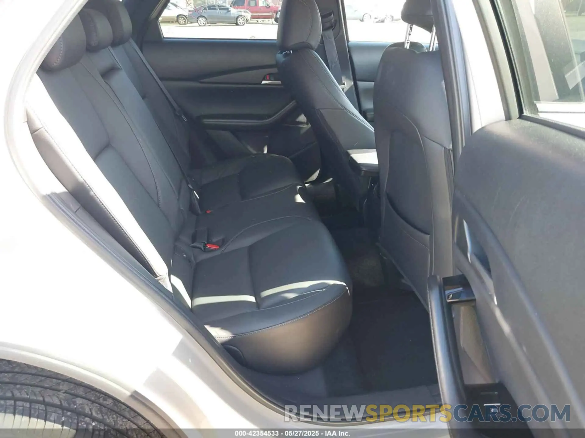 8 Photograph of a damaged car 3MVDMBBM2RM647154 MAZDA CX-30 2024