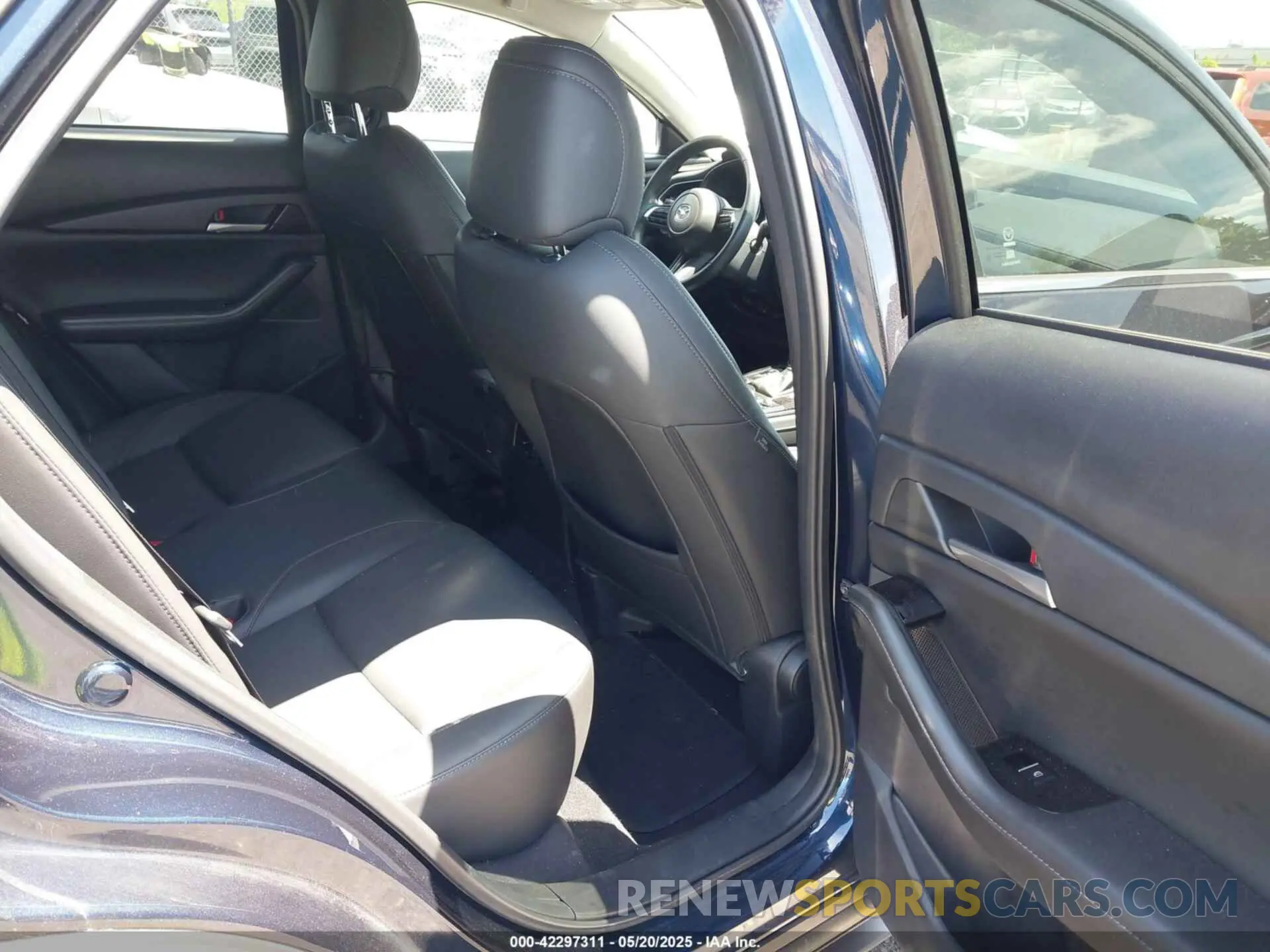 8 Photograph of a damaged car 3MVDMBBM2RM657781 MAZDA CX-30 2024