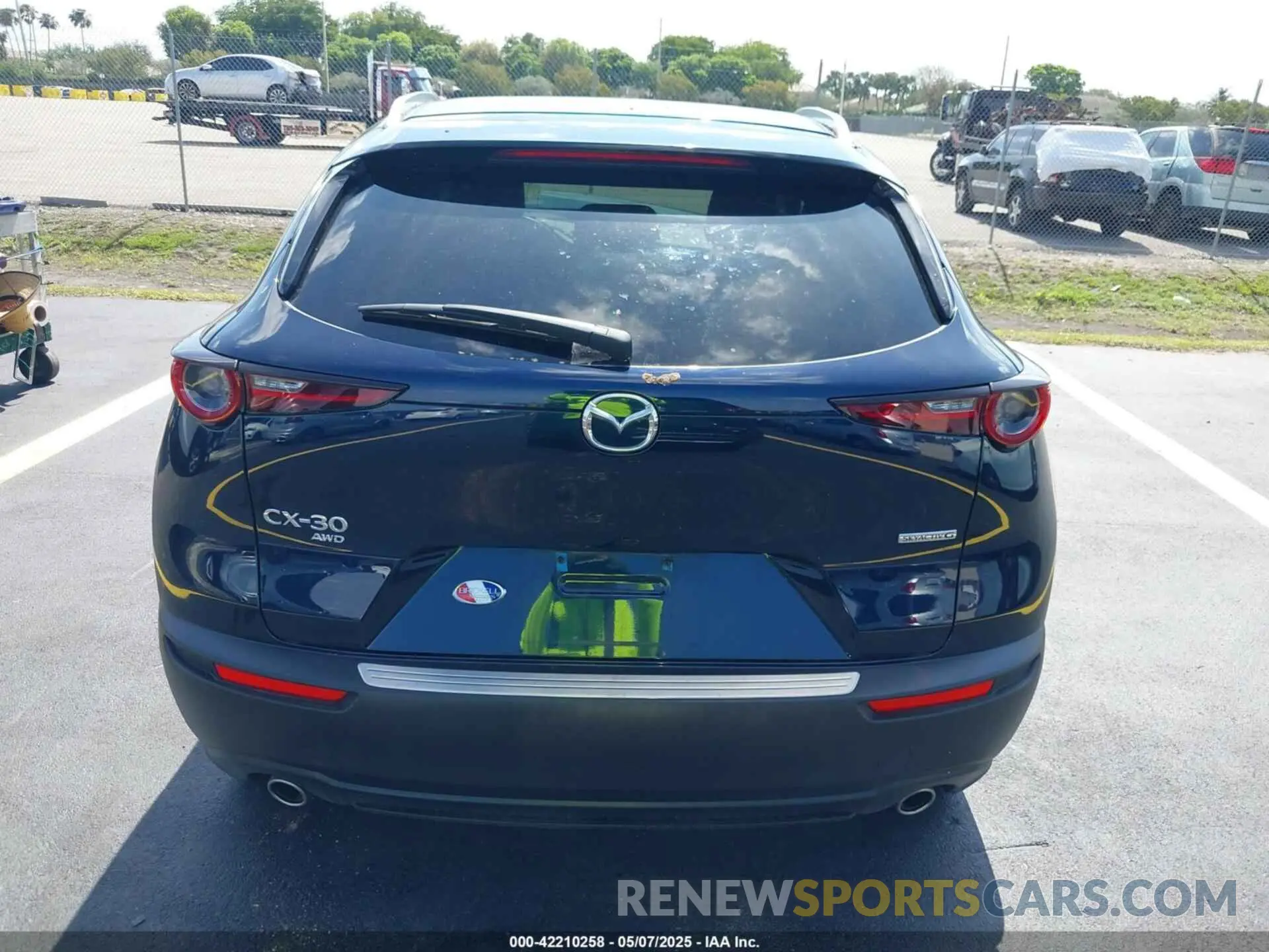 17 Photograph of a damaged car 3MVDMBBM2RM684687 MAZDA CX-30 2024