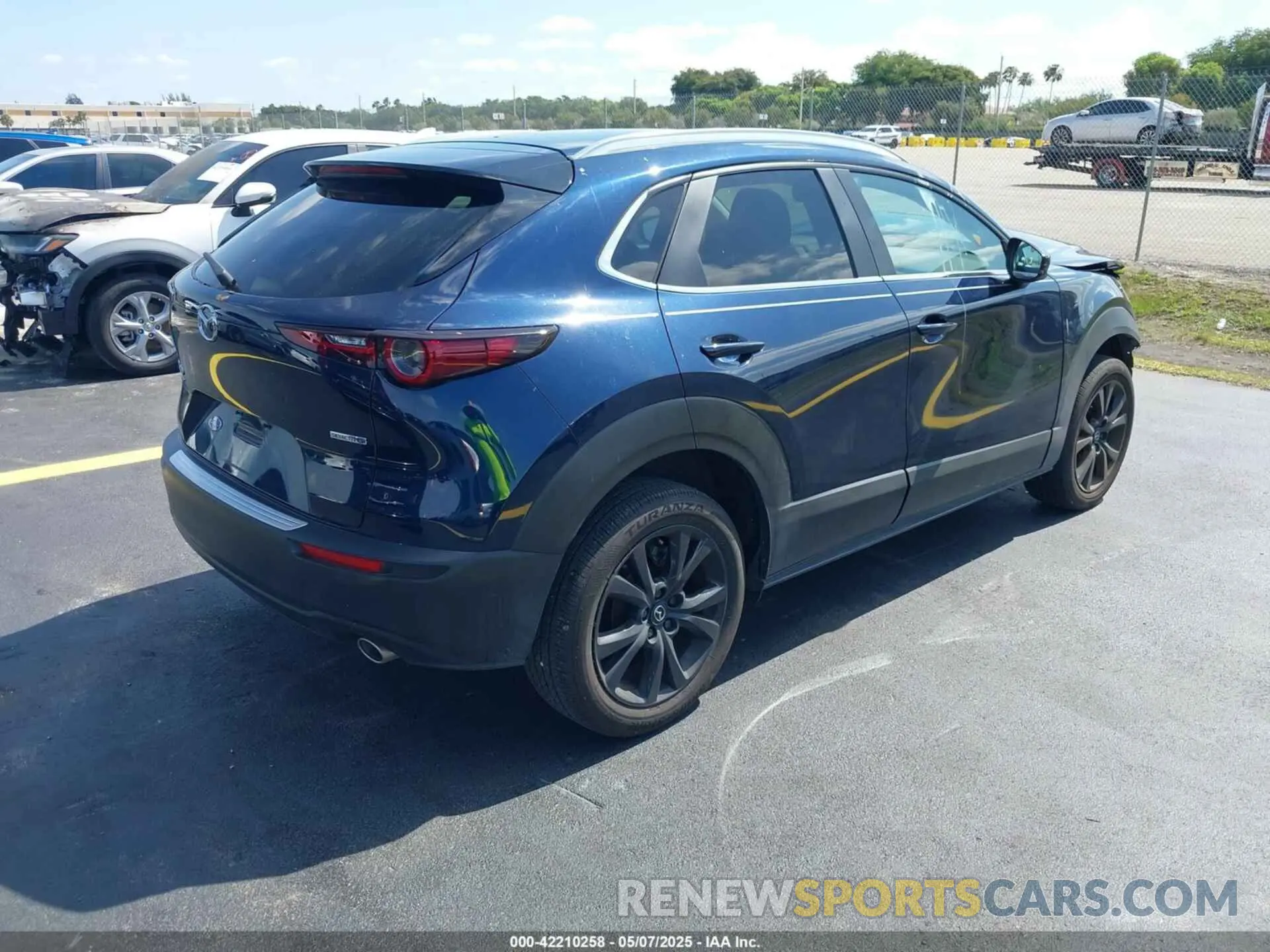4 Photograph of a damaged car 3MVDMBBM2RM684687 MAZDA CX-30 2024