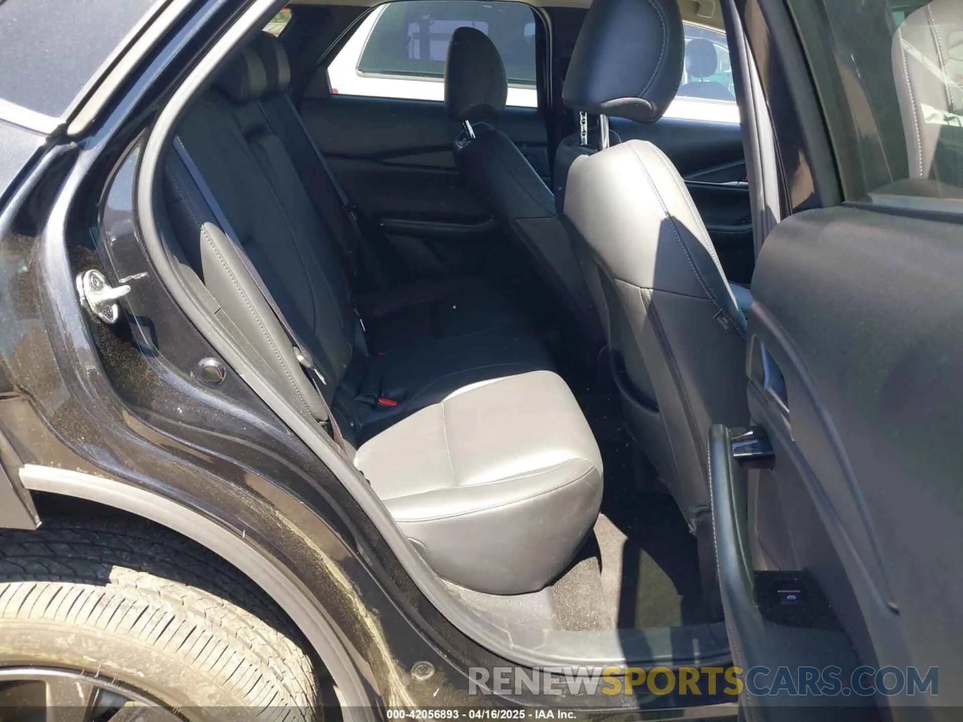 8 Photograph of a damaged car 3MVDMBBM2RM694278 MAZDA CX-30 2024
