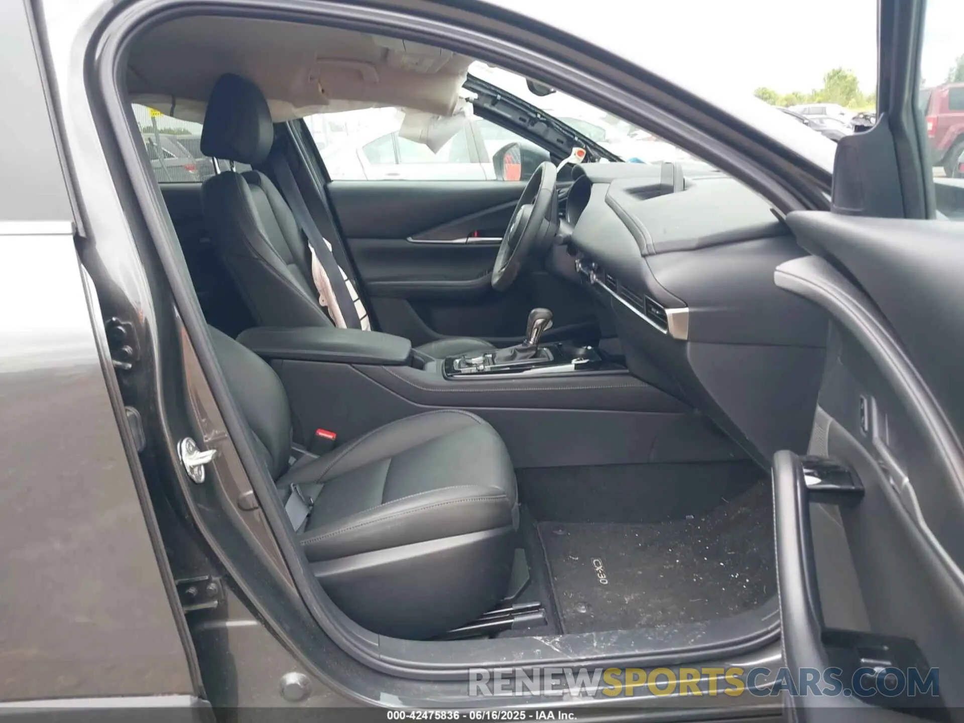 5 Photograph of a damaged car 3MVDMBBM2RM713668 MAZDA CX-30 2024