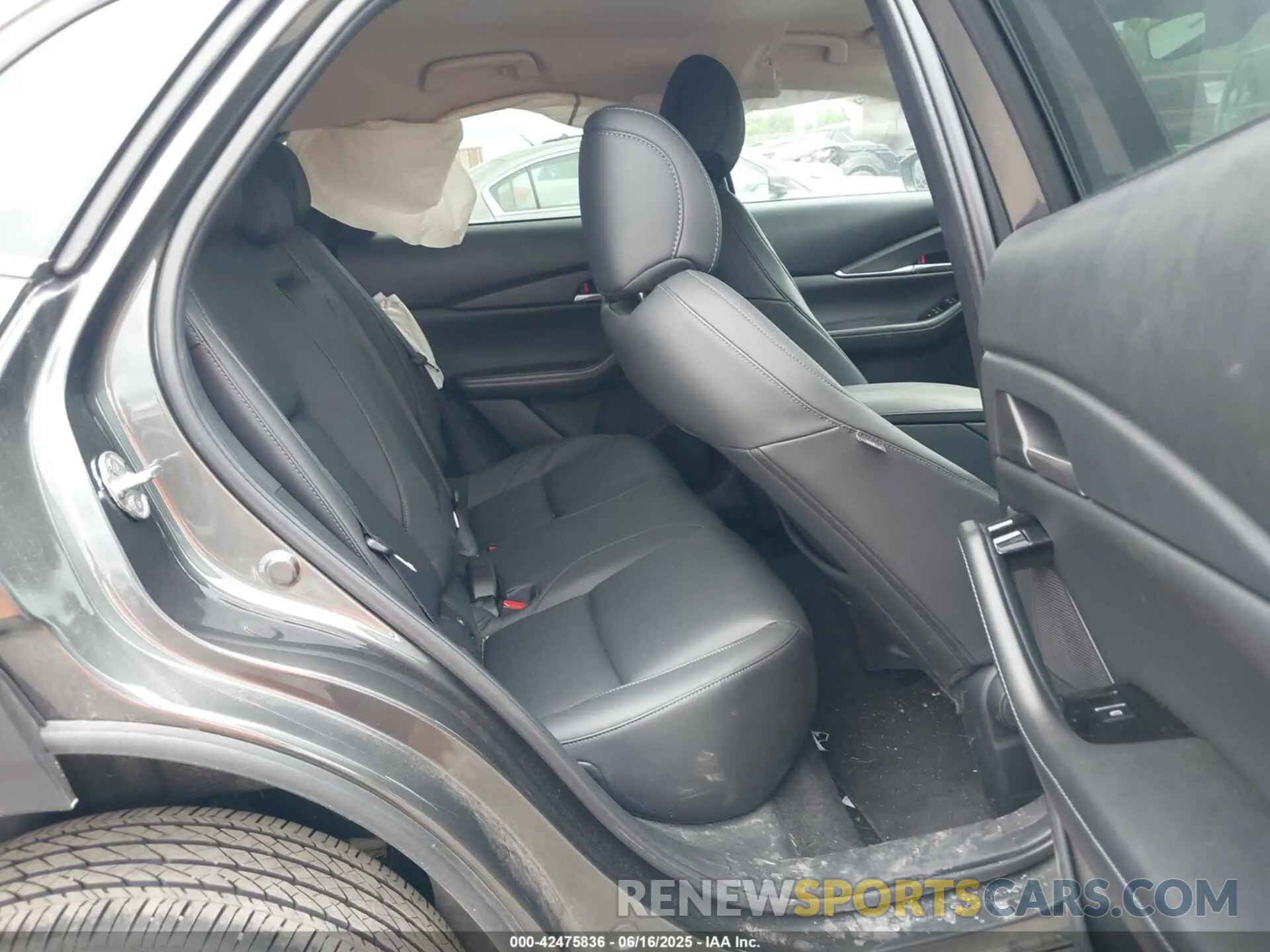 8 Photograph of a damaged car 3MVDMBBM2RM713668 MAZDA CX-30 2024