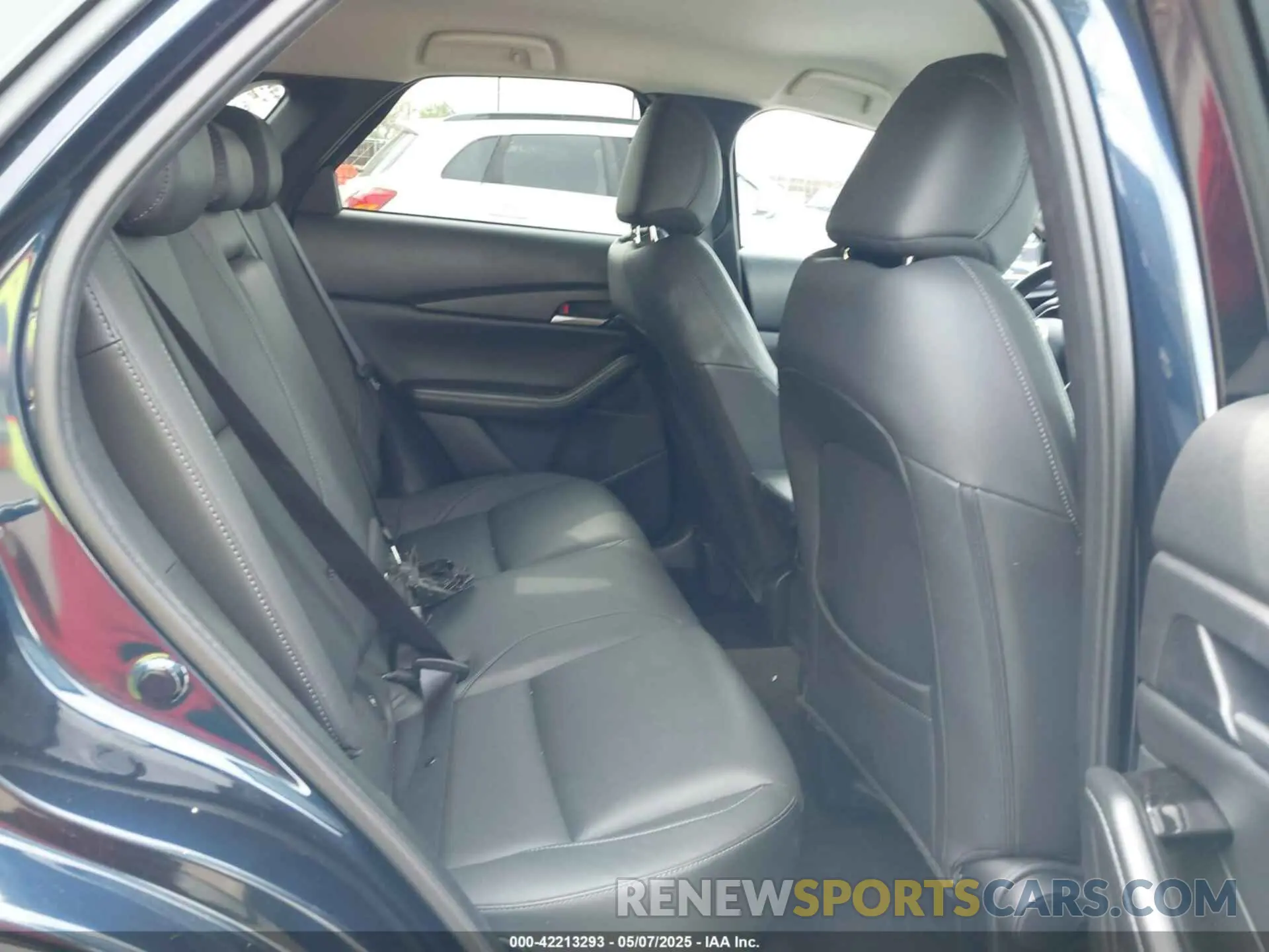 8 Photograph of a damaged car 3MVDMBBM3RM655084 MAZDA CX-30 2024
