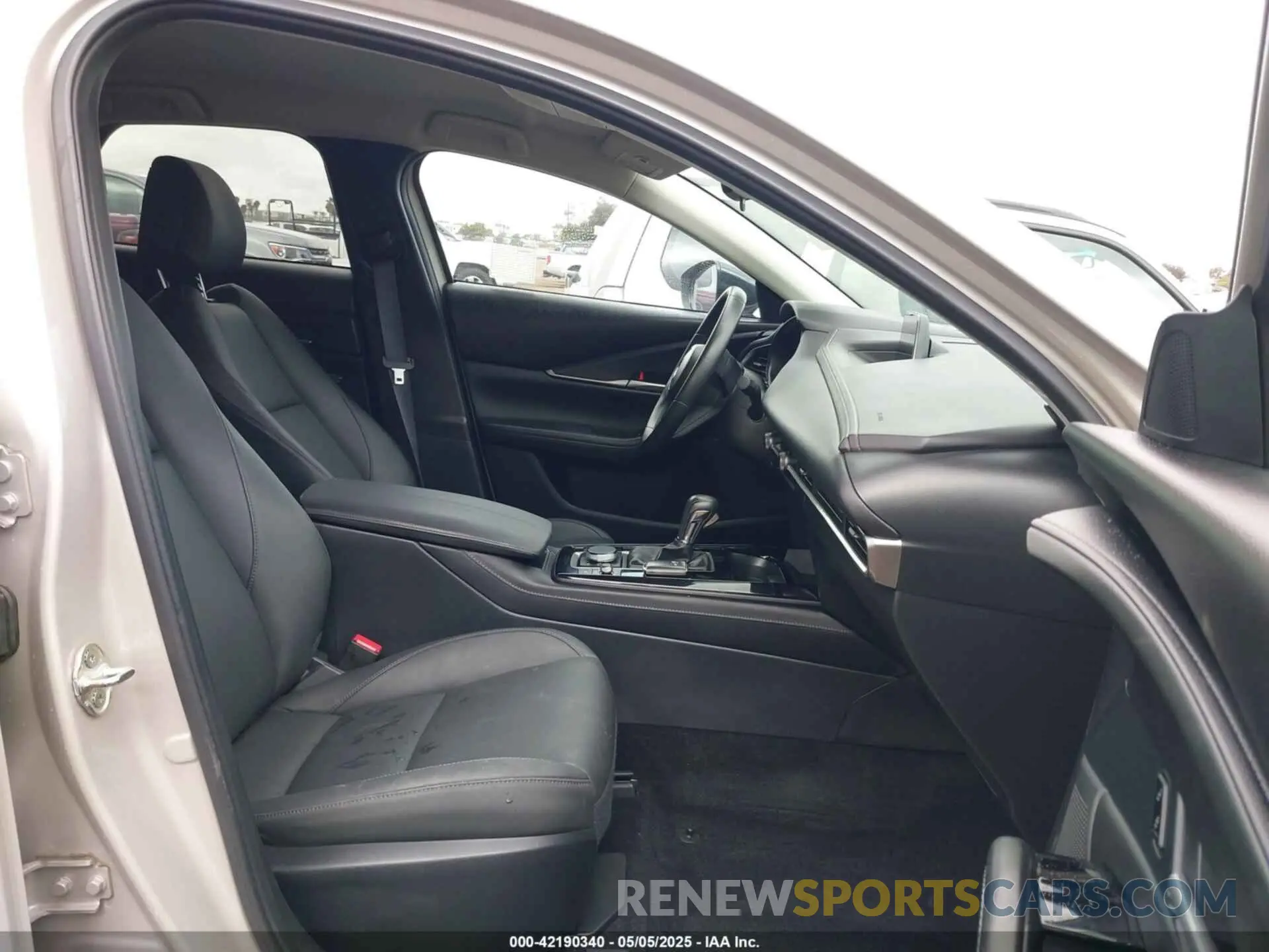 5 Photograph of a damaged car 3MVDMBBM3RM664352 MAZDA CX-30 2024
