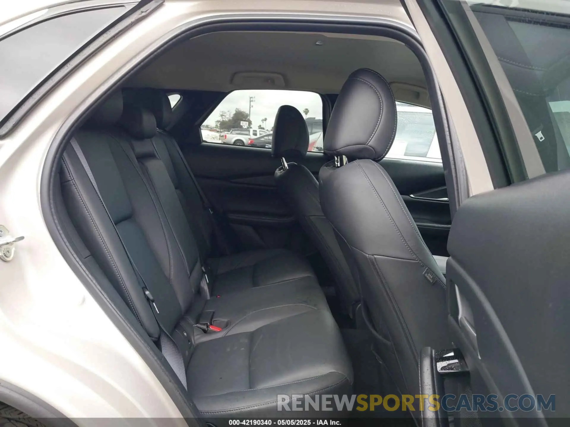 8 Photograph of a damaged car 3MVDMBBM3RM664352 MAZDA CX-30 2024