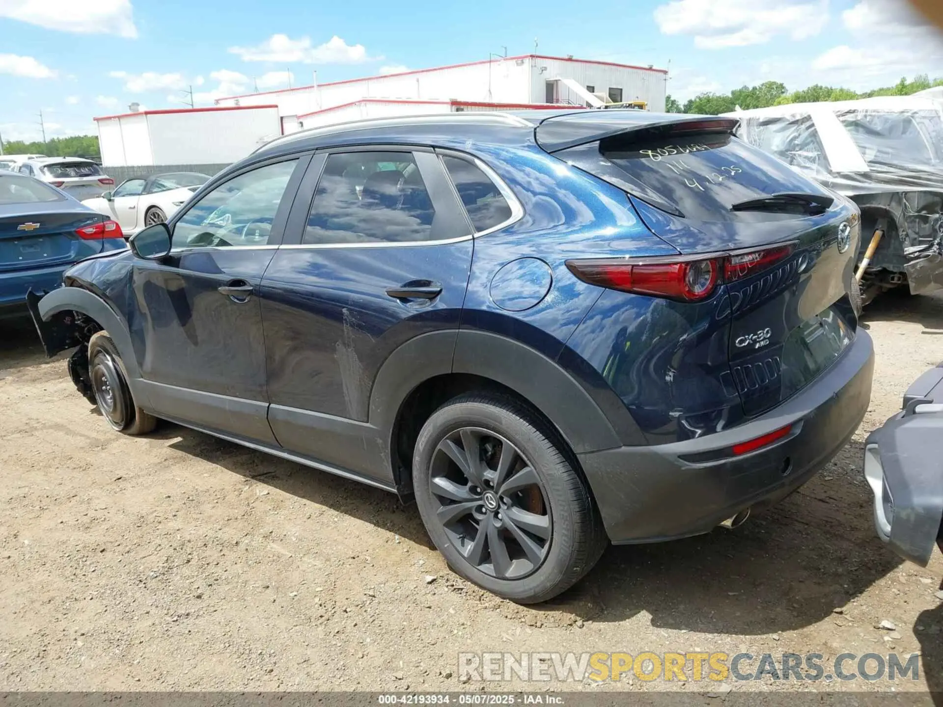 3 Photograph of a damaged car 3MVDMBBM3RM692815 MAZDA CX-30 2024