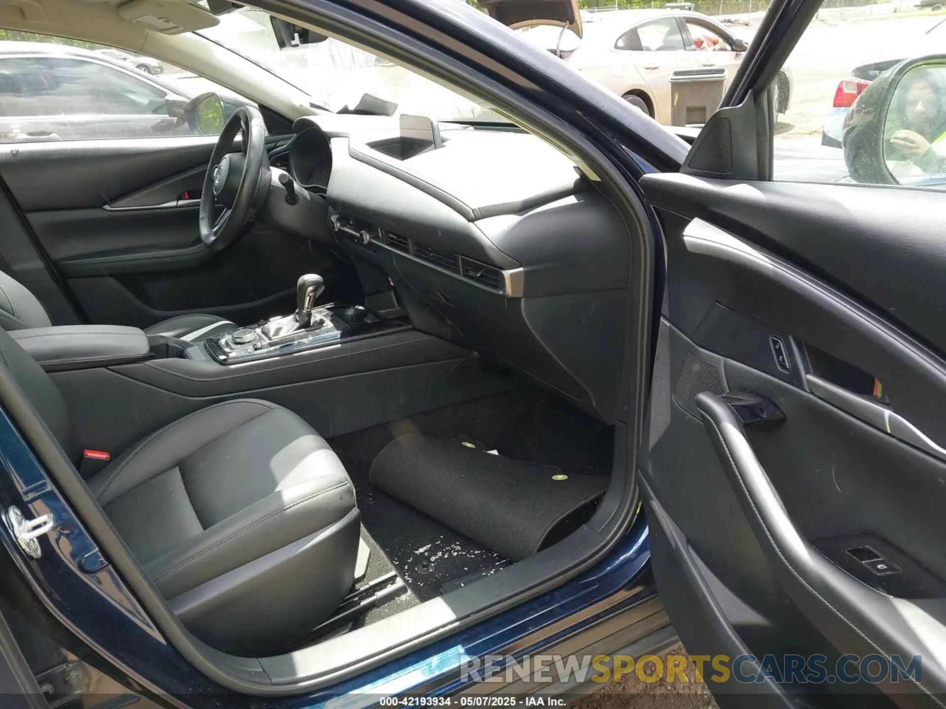 5 Photograph of a damaged car 3MVDMBBM3RM692815 MAZDA CX-30 2024