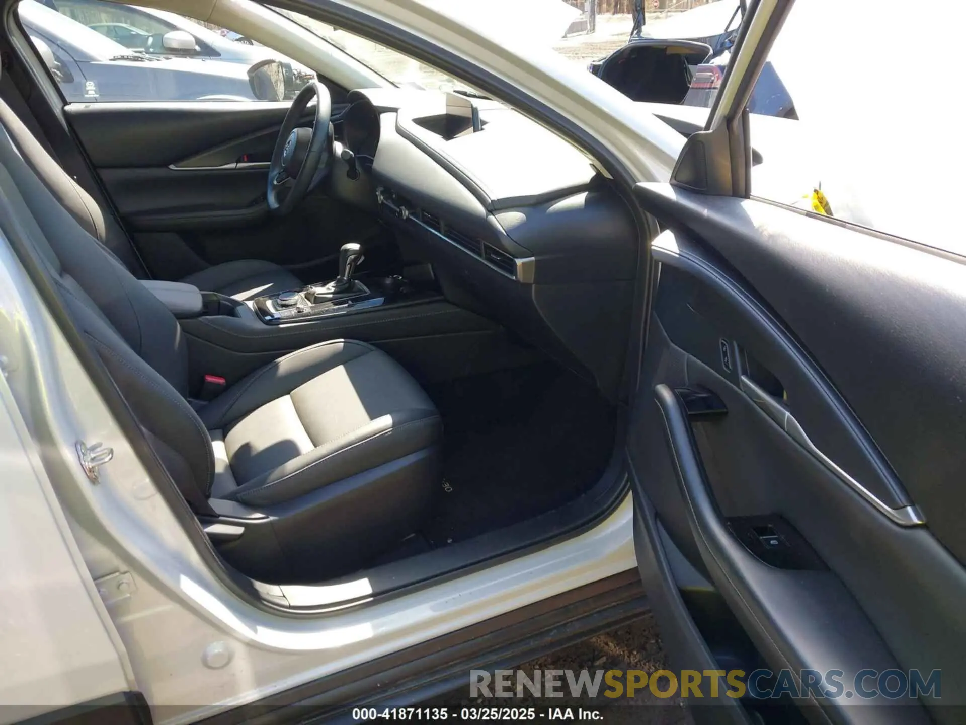5 Photograph of a damaged car 3MVDMBBM3RM700816 MAZDA CX-30 2024