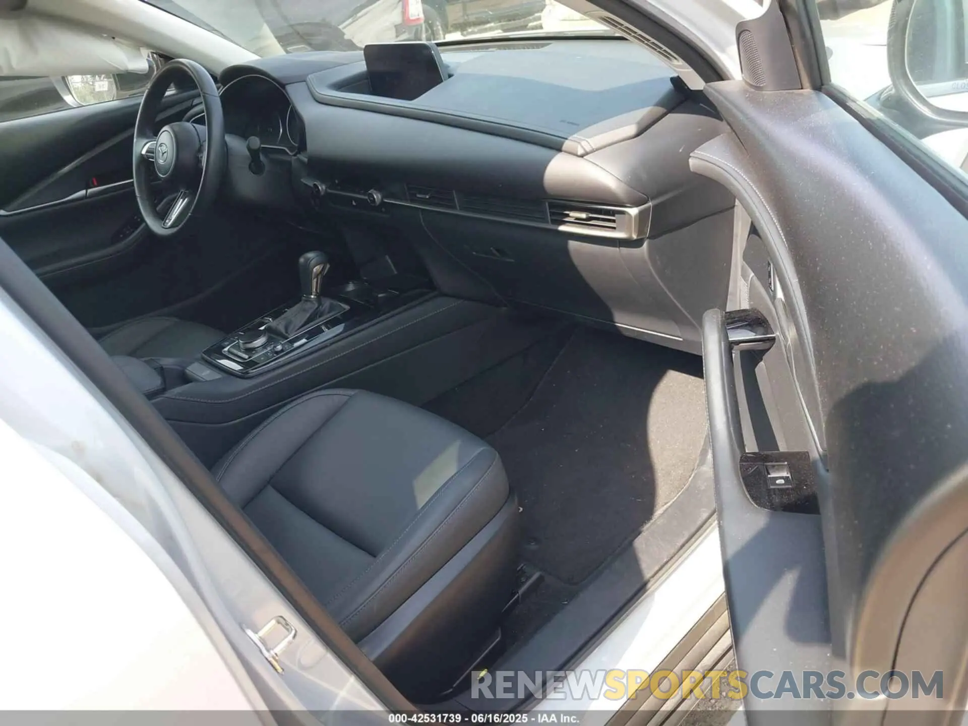 5 Photograph of a damaged car 3MVDMBBM4RM693570 MAZDA CX-30 2024