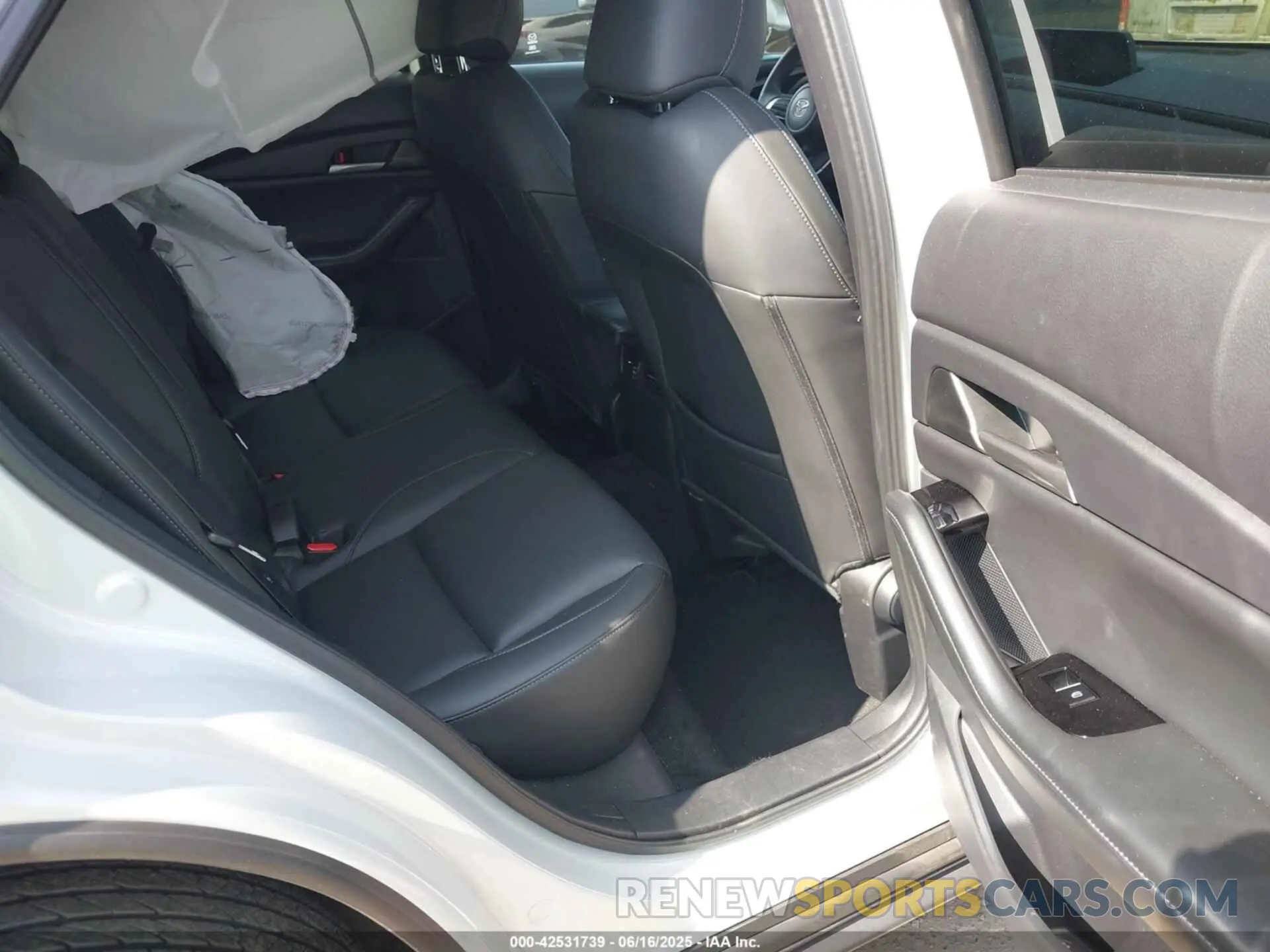 8 Photograph of a damaged car 3MVDMBBM4RM693570 MAZDA CX-30 2024