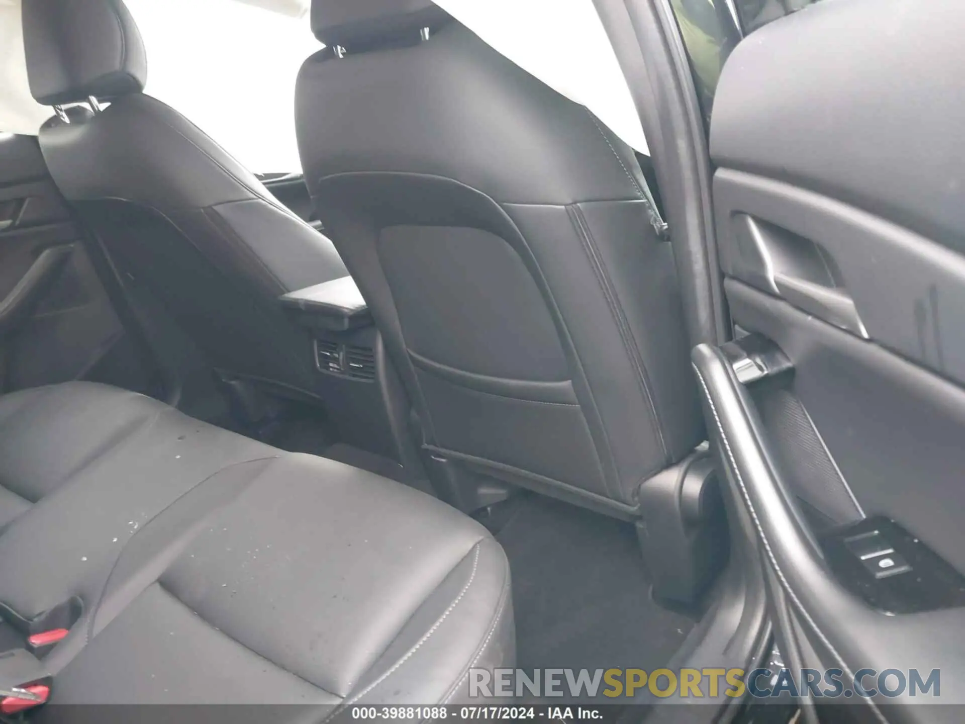 8 Photograph of a damaged car 3MVDMBBM5RM656687 MAZDA CX-30 2024