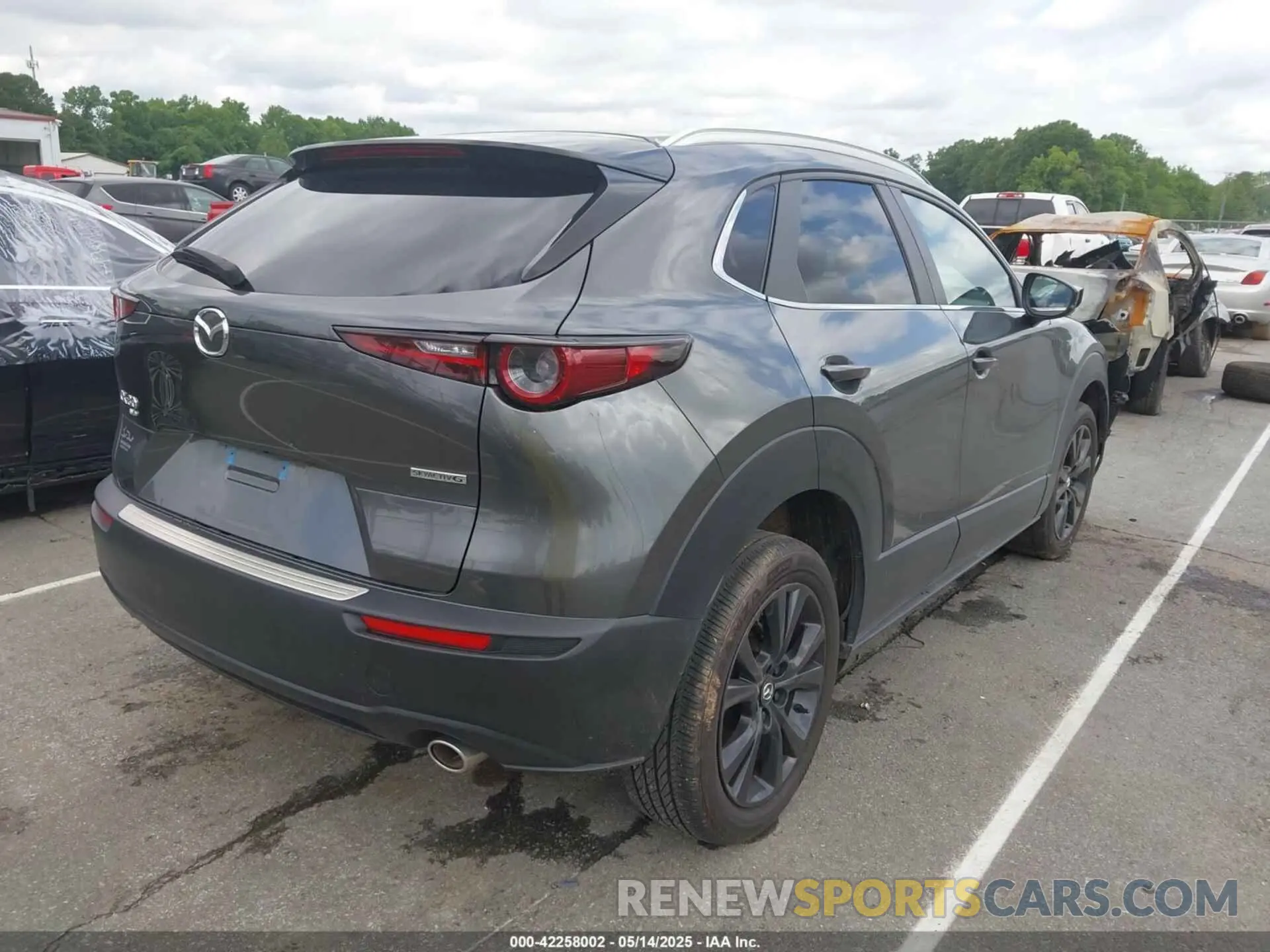 4 Photograph of a damaged car 3MVDMBBM5RM682867 MAZDA CX-30 2024